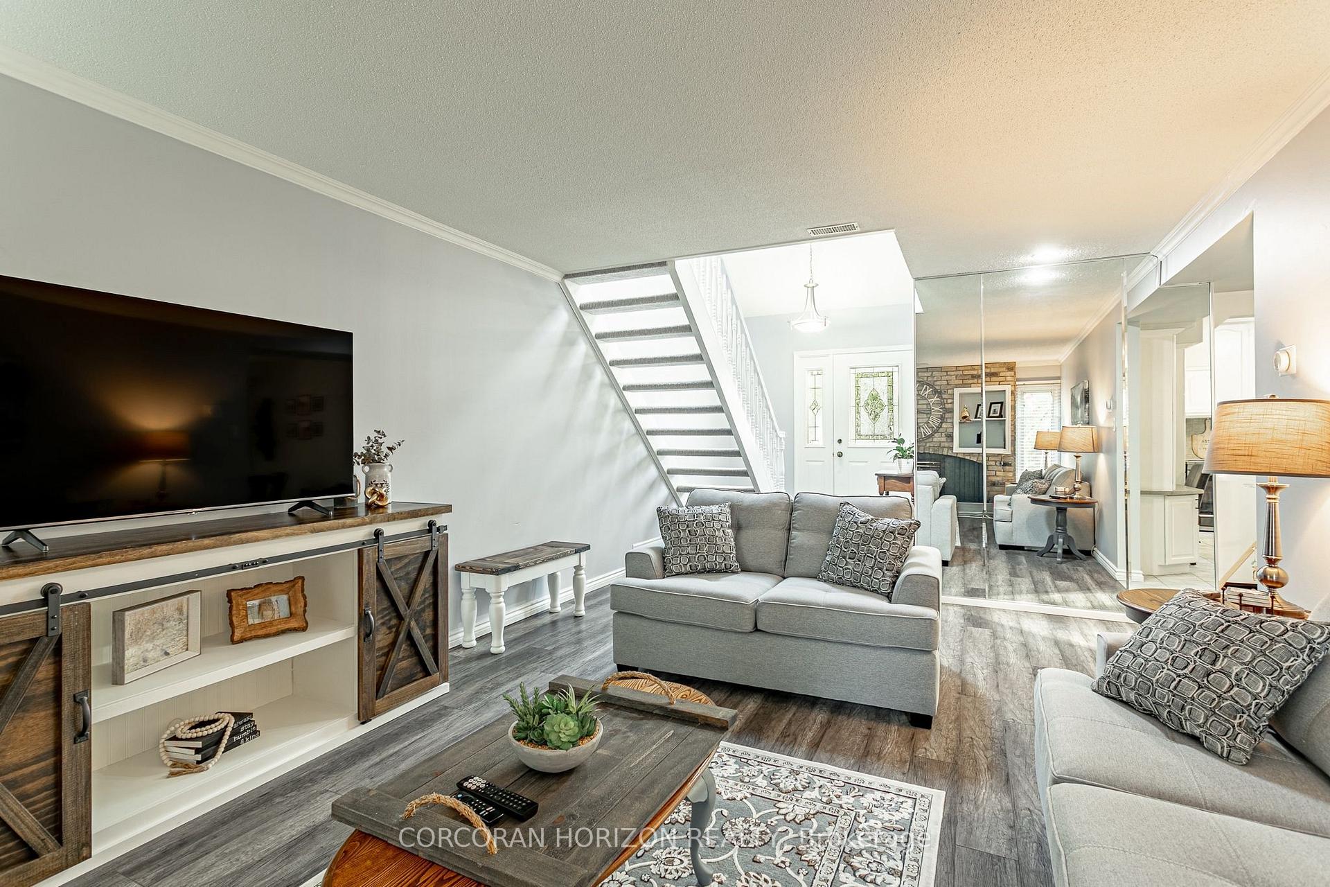 Photo 12 of 281 Blackacres Boulevard, London, North E — HOMEH