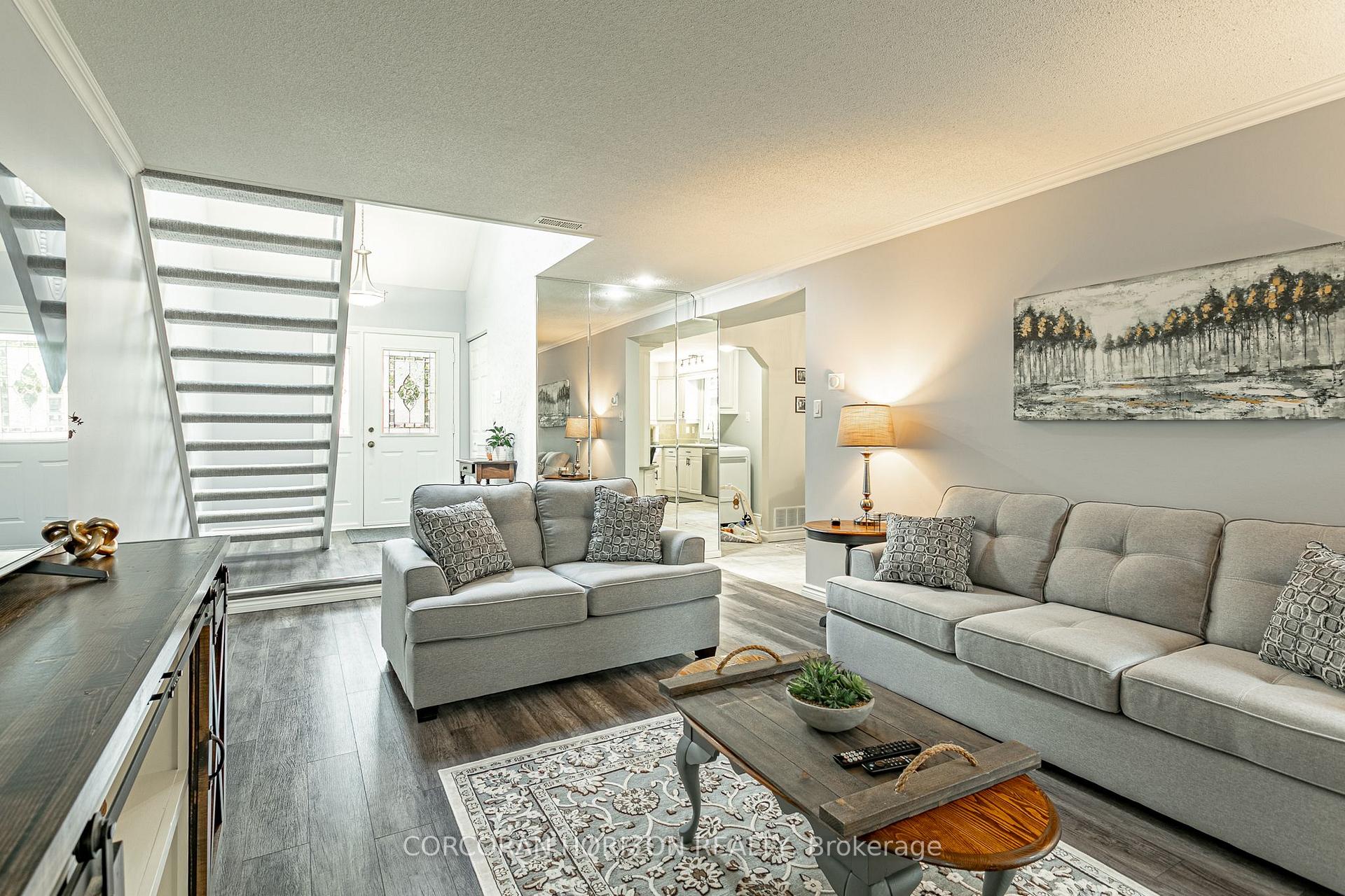 Photo 13 of 281 Blackacres Boulevard, London, North E — HOMEH