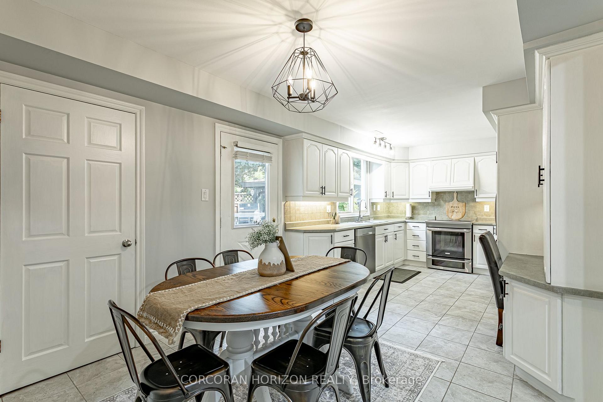 Photo 14 of 281 Blackacres Boulevard, London, North E — HOMEH