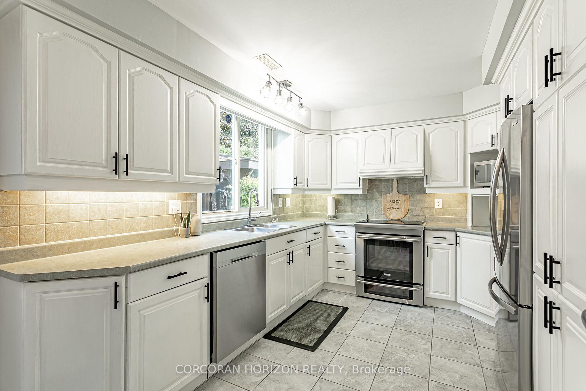 Photo 15 of 281 Blackacres Boulevard, London, North E — HOMEH