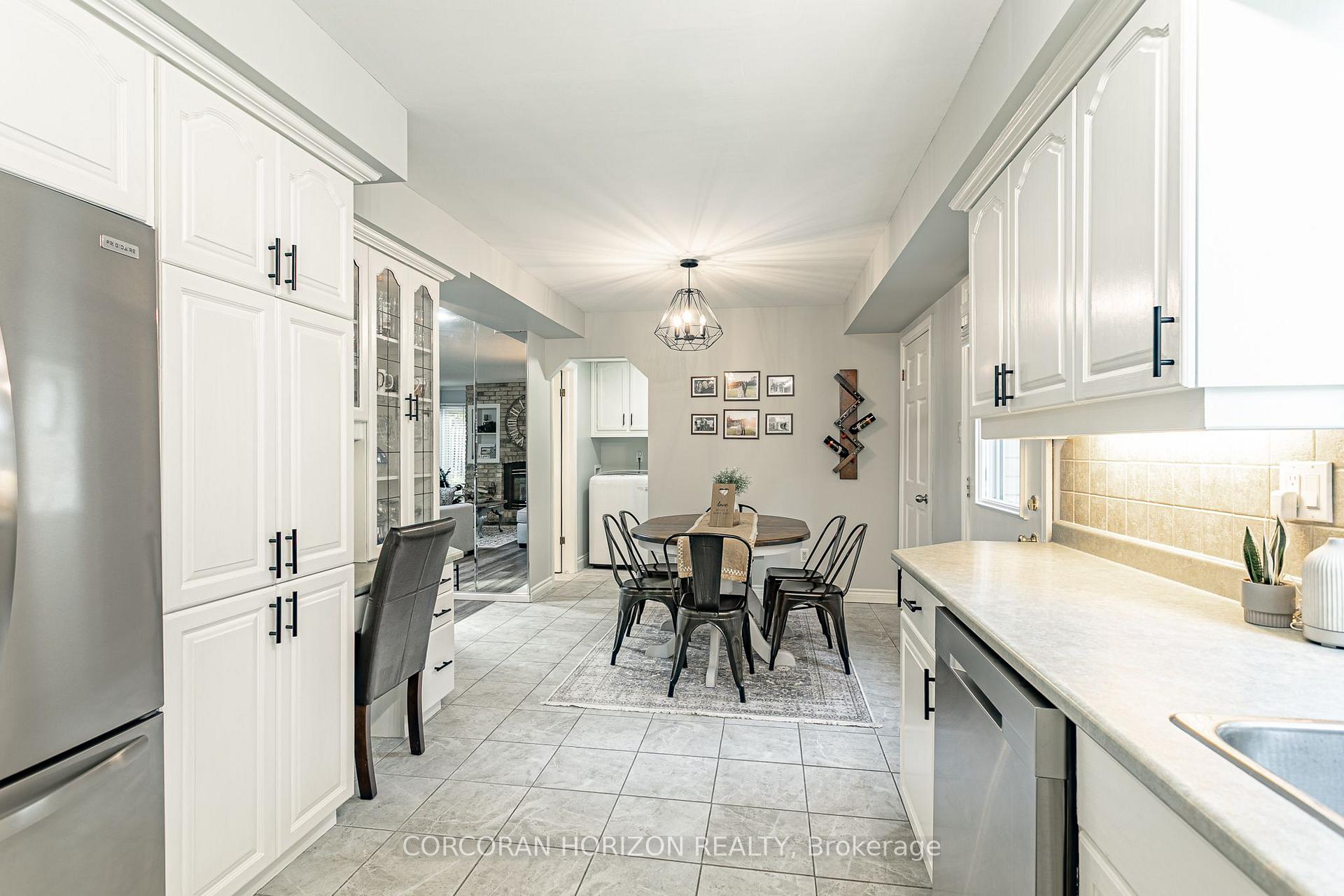 Photo 16 of 281 Blackacres Boulevard, London, North E — HOMEH
