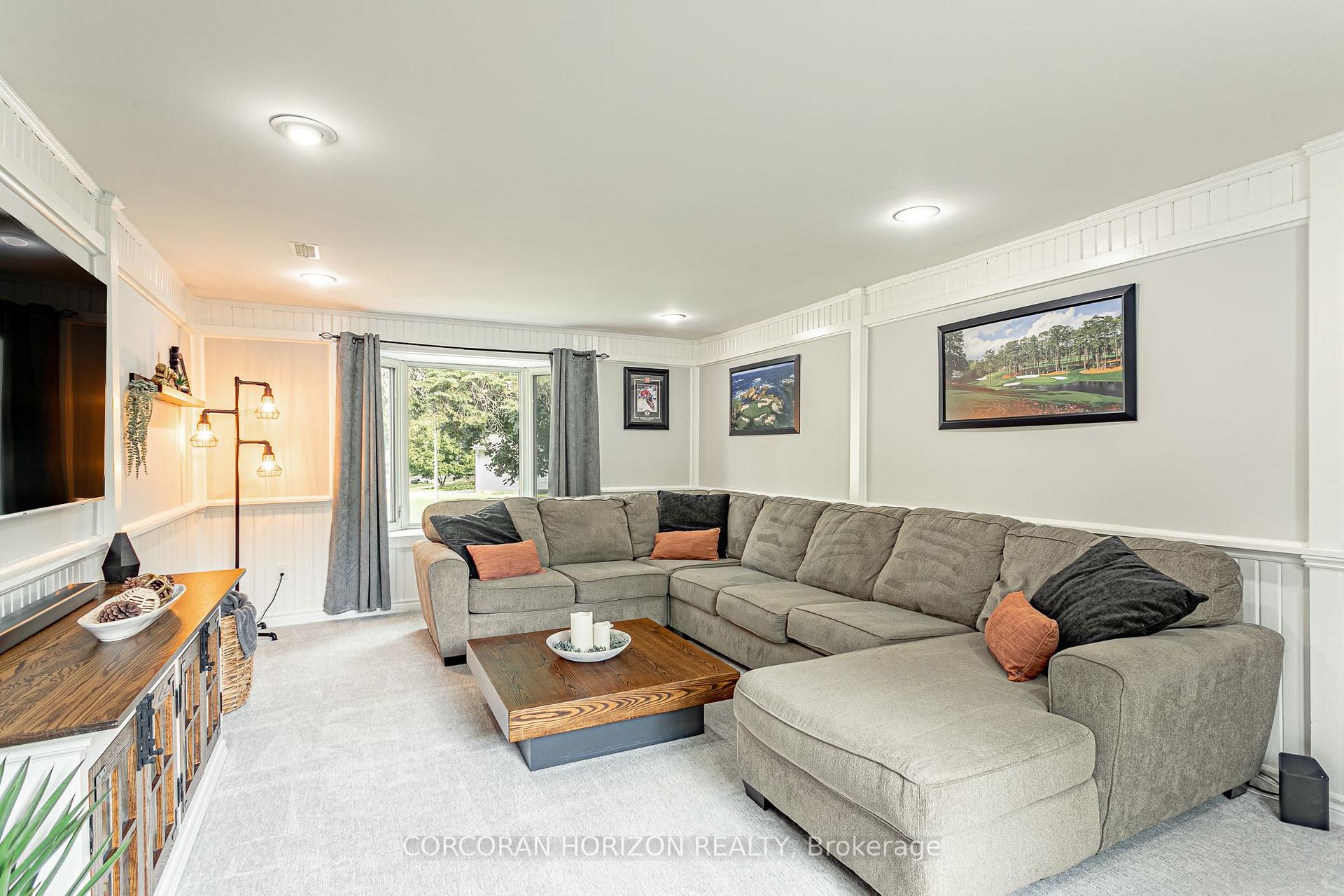 Photo 22 of 281 Blackacres Boulevard, London, North E — HOMEH