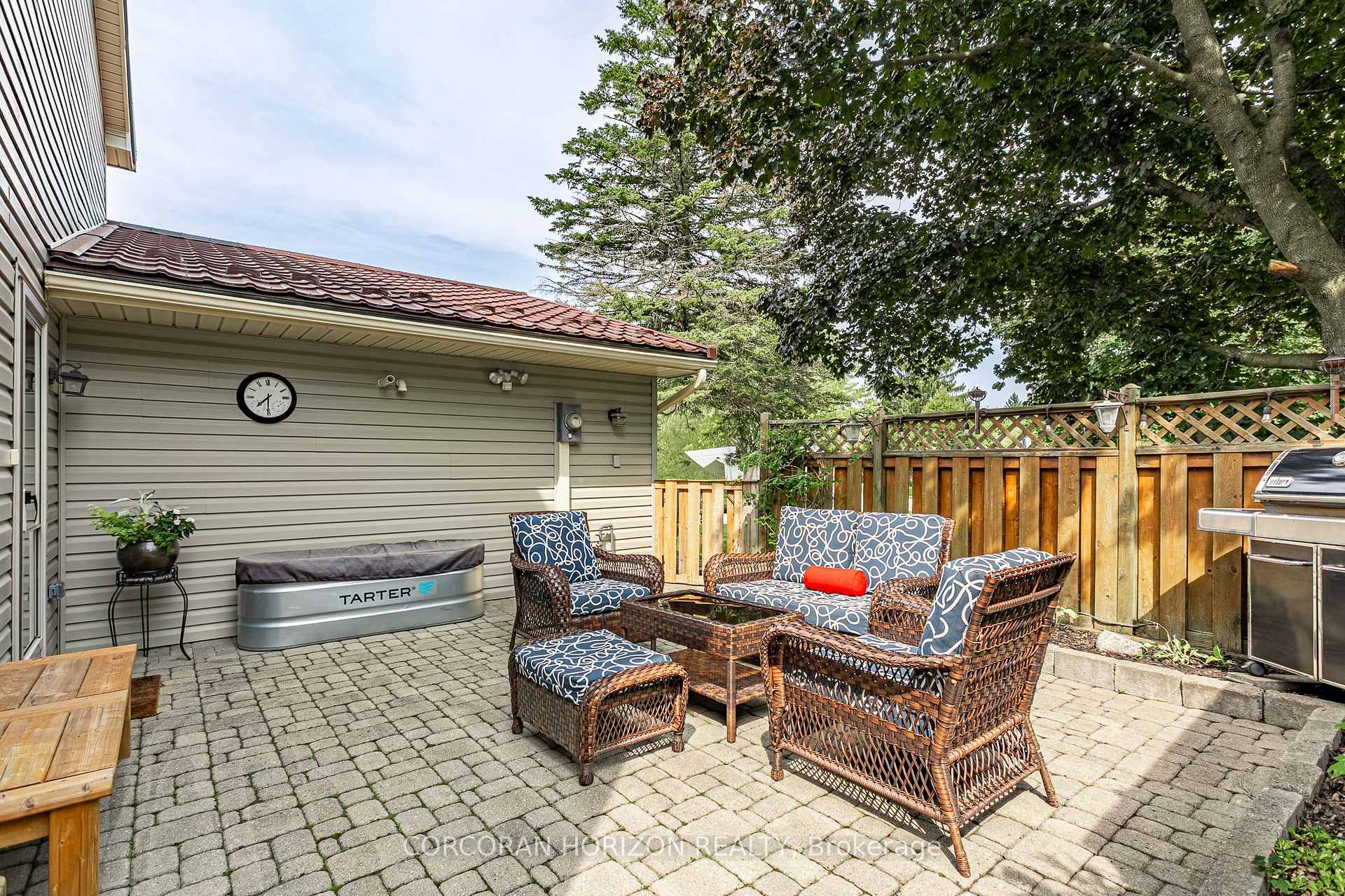 Photo 34 of 281 Blackacres Boulevard, London, North E — HOMEH
