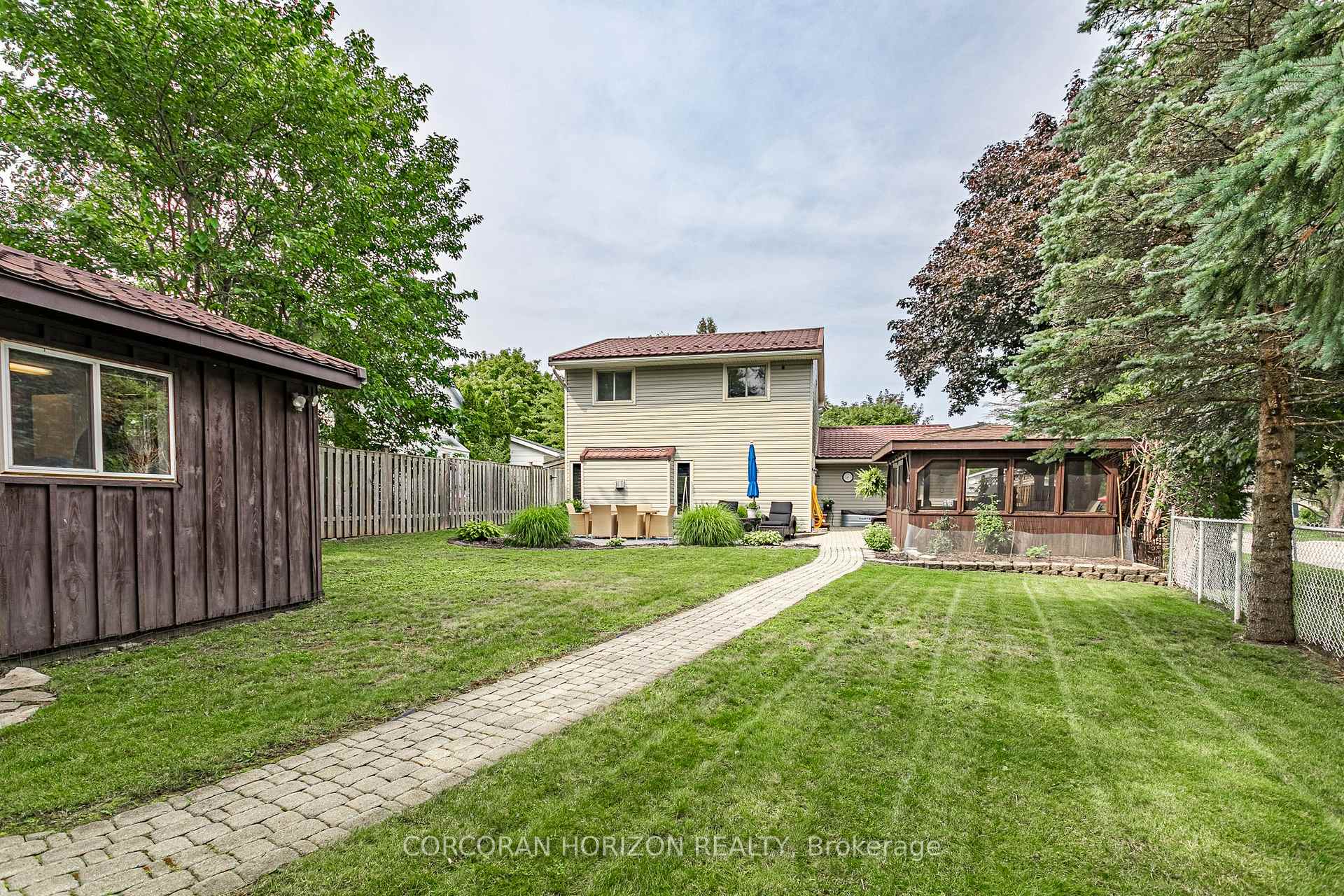 Photo 35 of 281 Blackacres Boulevard, London, North E — HOMEH