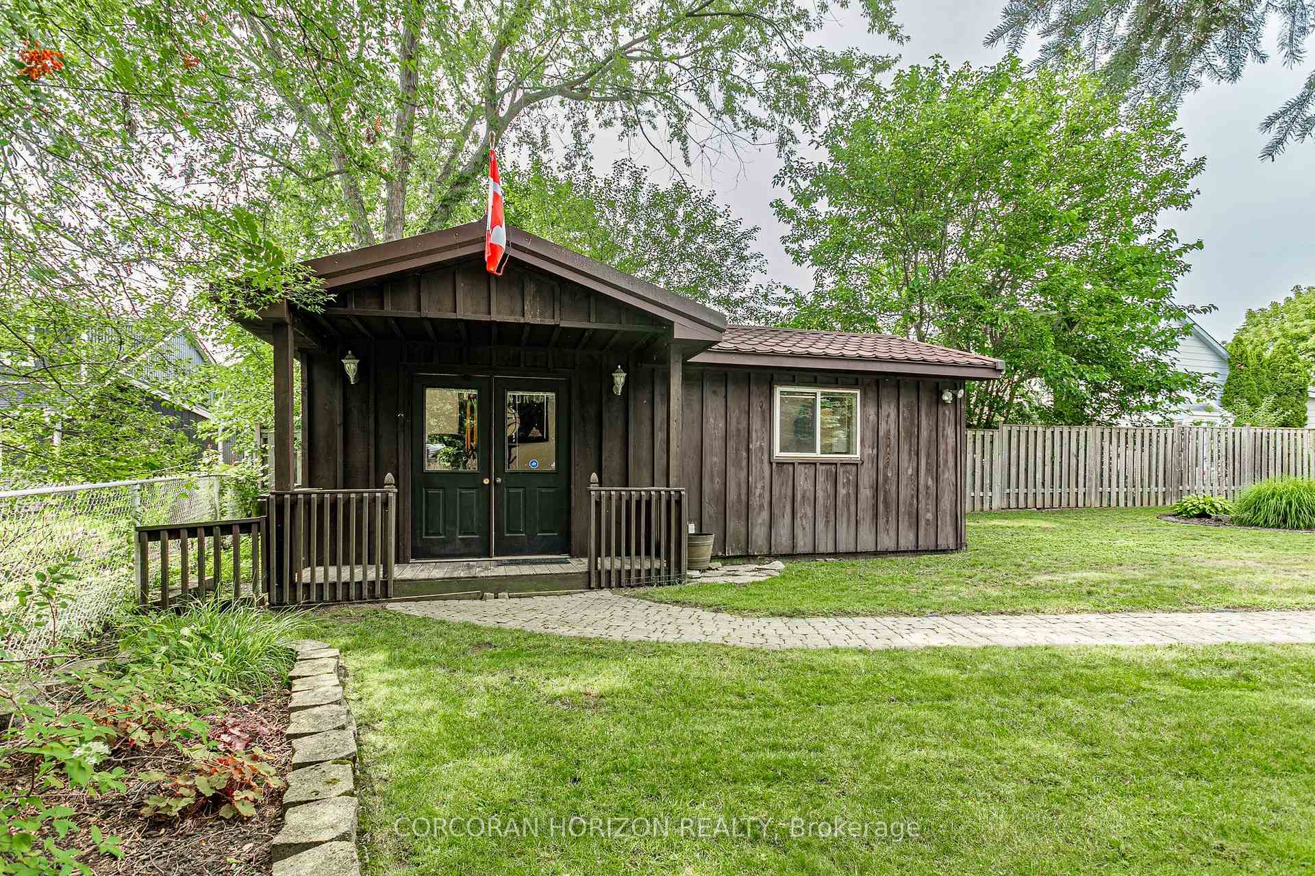Photo 36 of 281 Blackacres Boulevard, London, North E — HOMEH