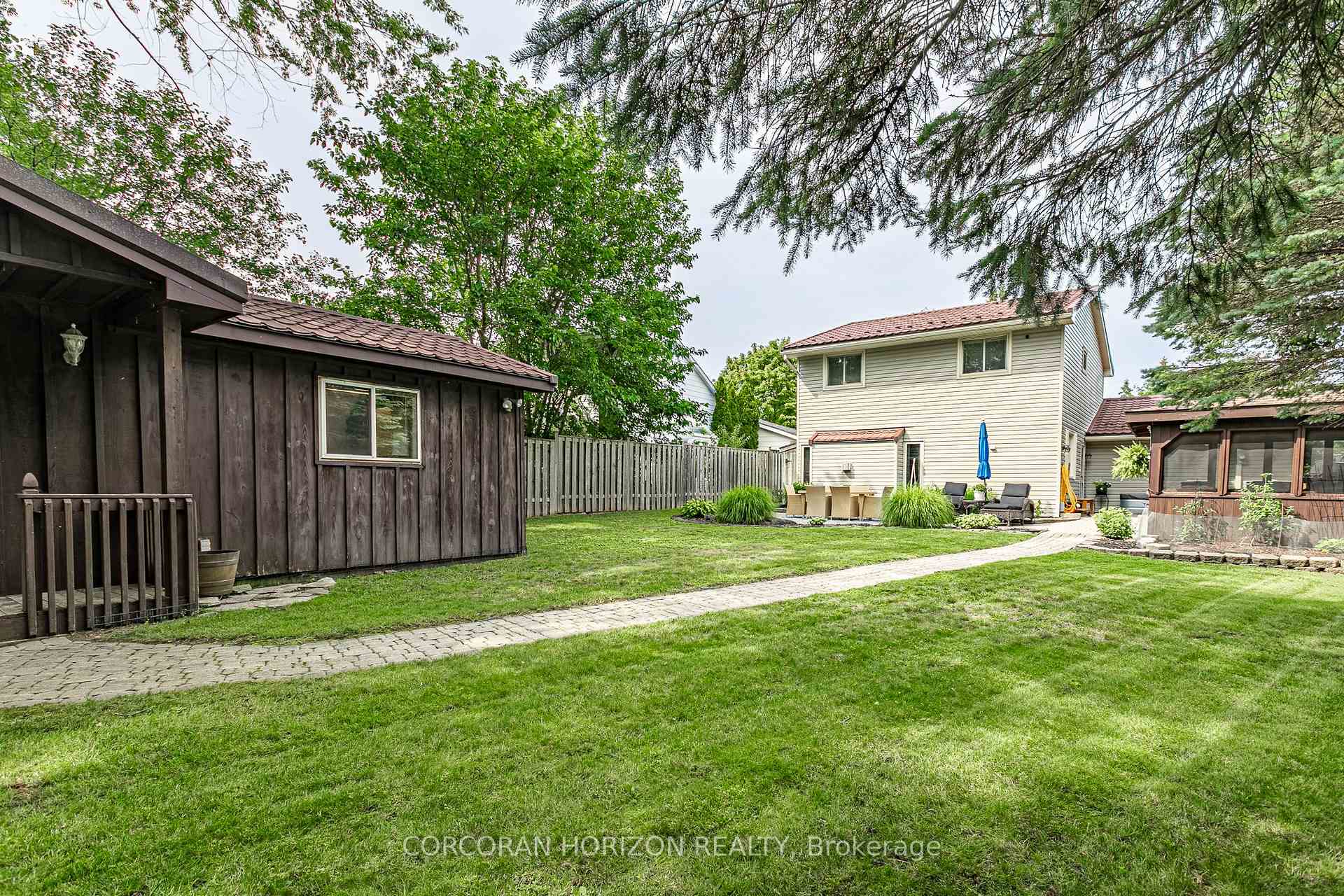 Photo 37 of 281 Blackacres Boulevard, London, North E — HOMEH
