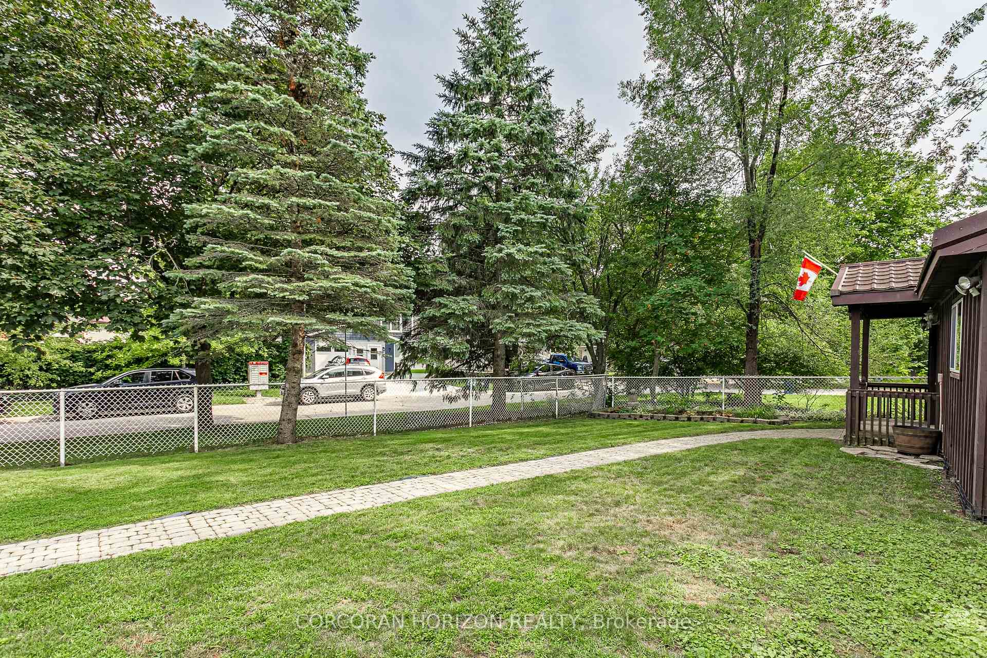Photo 38 of 281 Blackacres Boulevard, London, North E — HOMEH