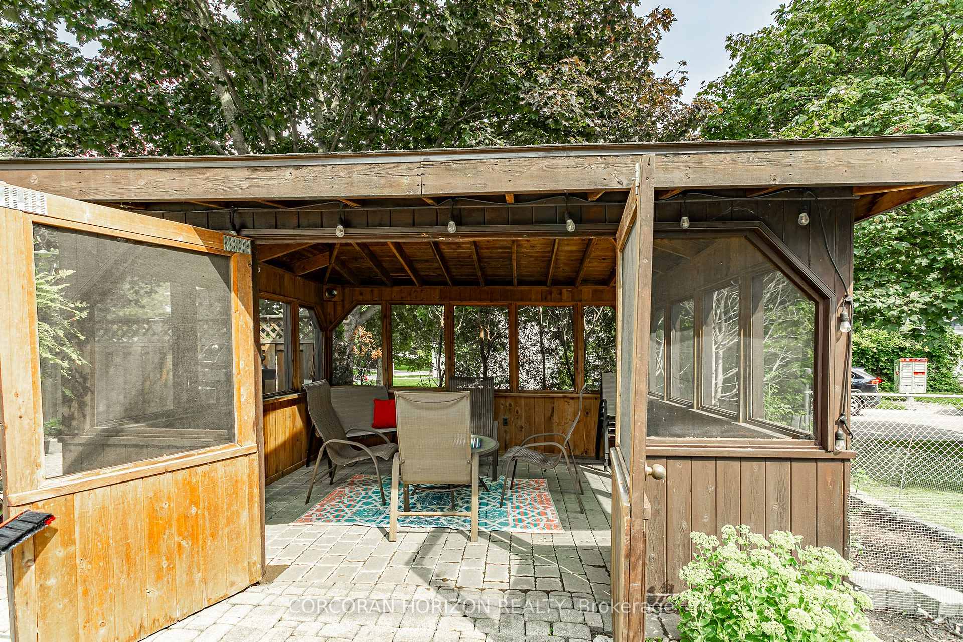 Photo 39 of 281 Blackacres Boulevard, London, North E — HOMEH