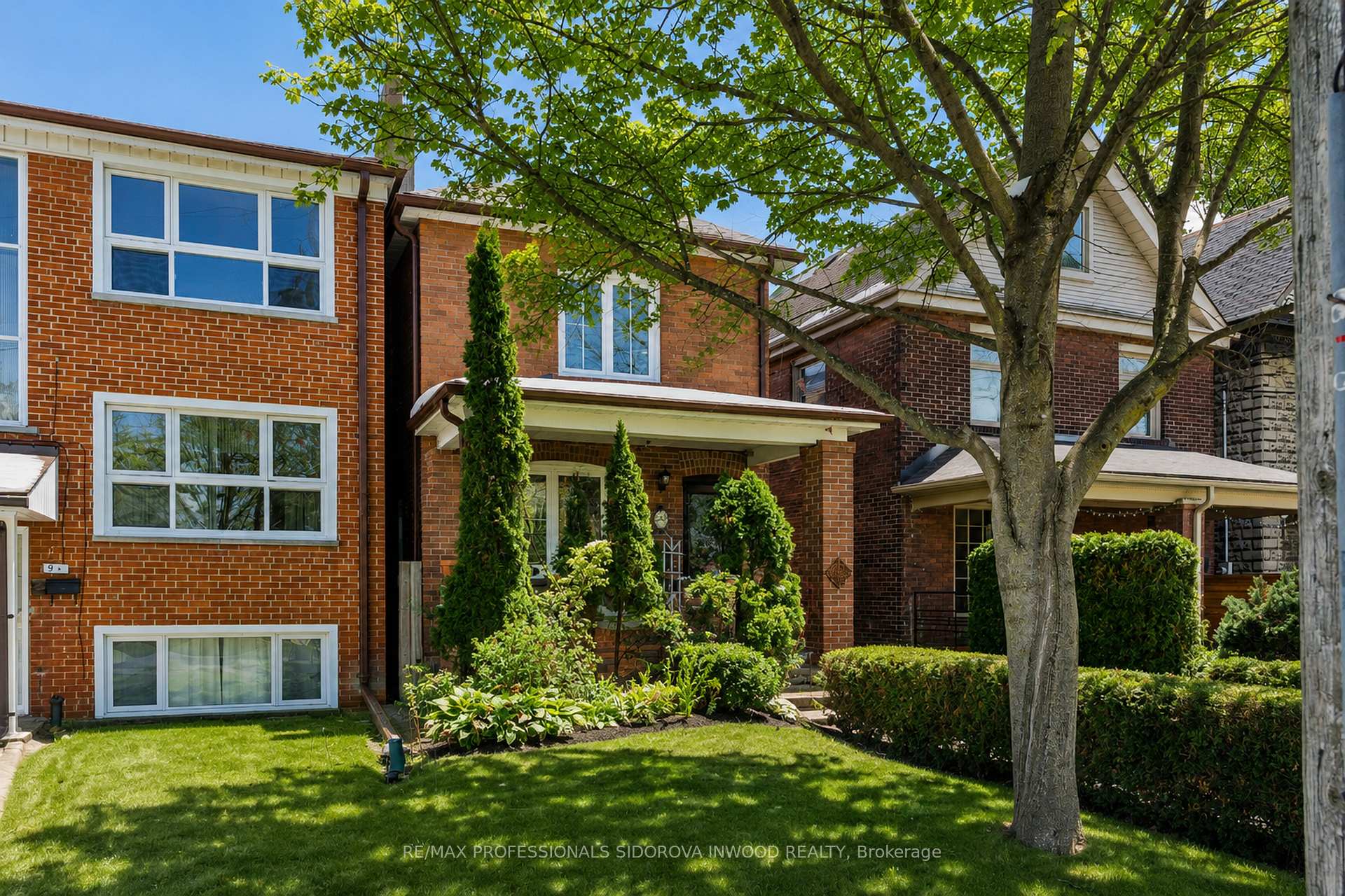 Photo 2 of 11 Winfield Avenue, Toronto, Runnymede-Bloor West Village — HOMEH