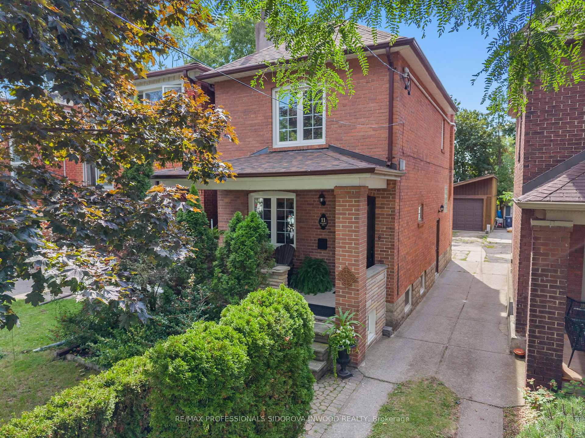 Photo 3 of 11 Winfield Avenue, Toronto, Runnymede-Bloor West Village — HOMEH