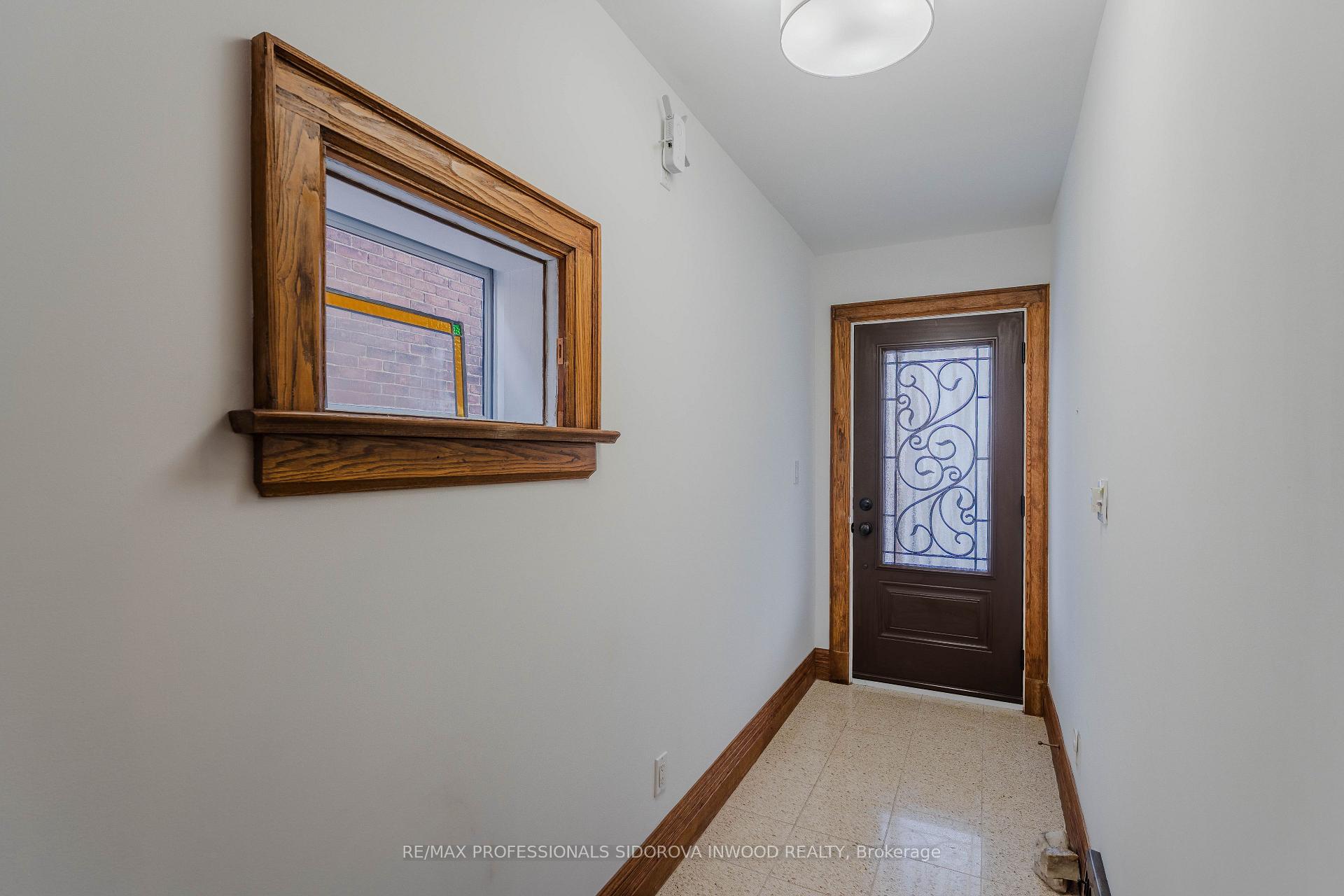 Photo 4 of 11 Winfield Avenue, Toronto, Runnymede-Bloor West Village — HOMEH