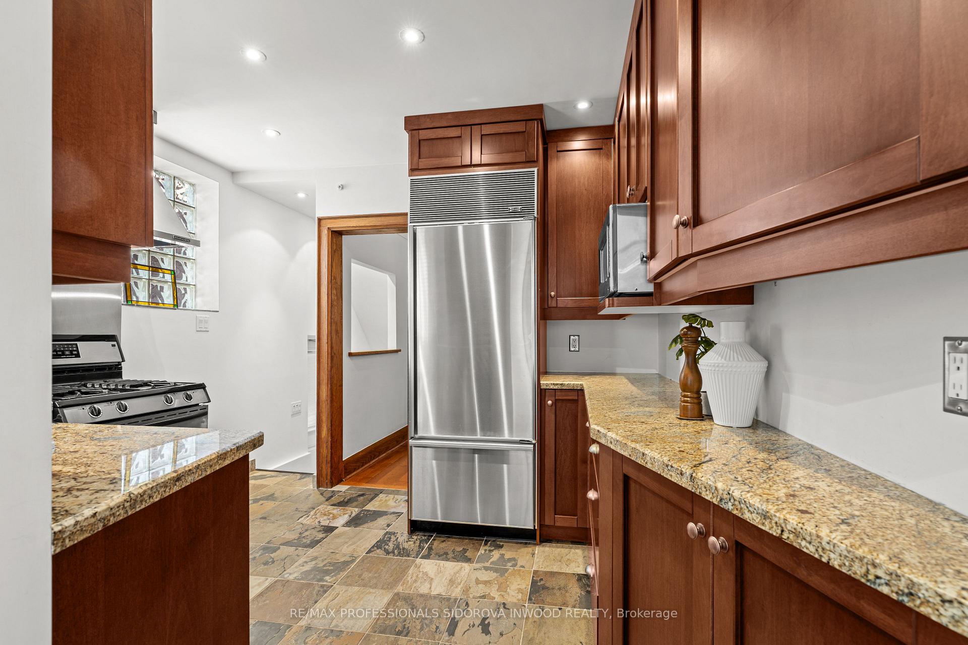 Photo 10 of 11 Winfield Avenue, Toronto, Runnymede-Bloor West Village — HOMEH