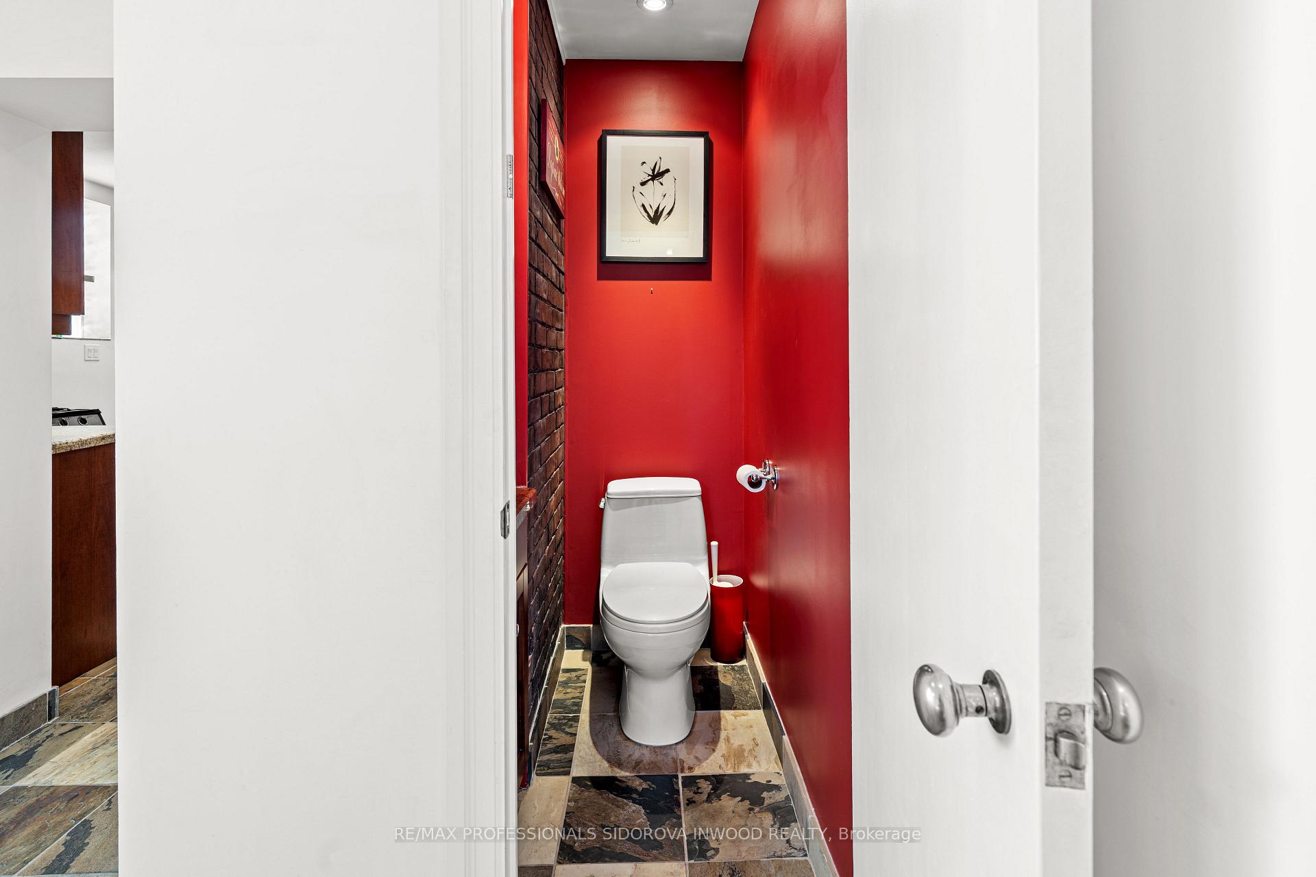 Photo 15 of 11 Winfield Avenue, Toronto, Runnymede-Bloor West Village — HOMEH