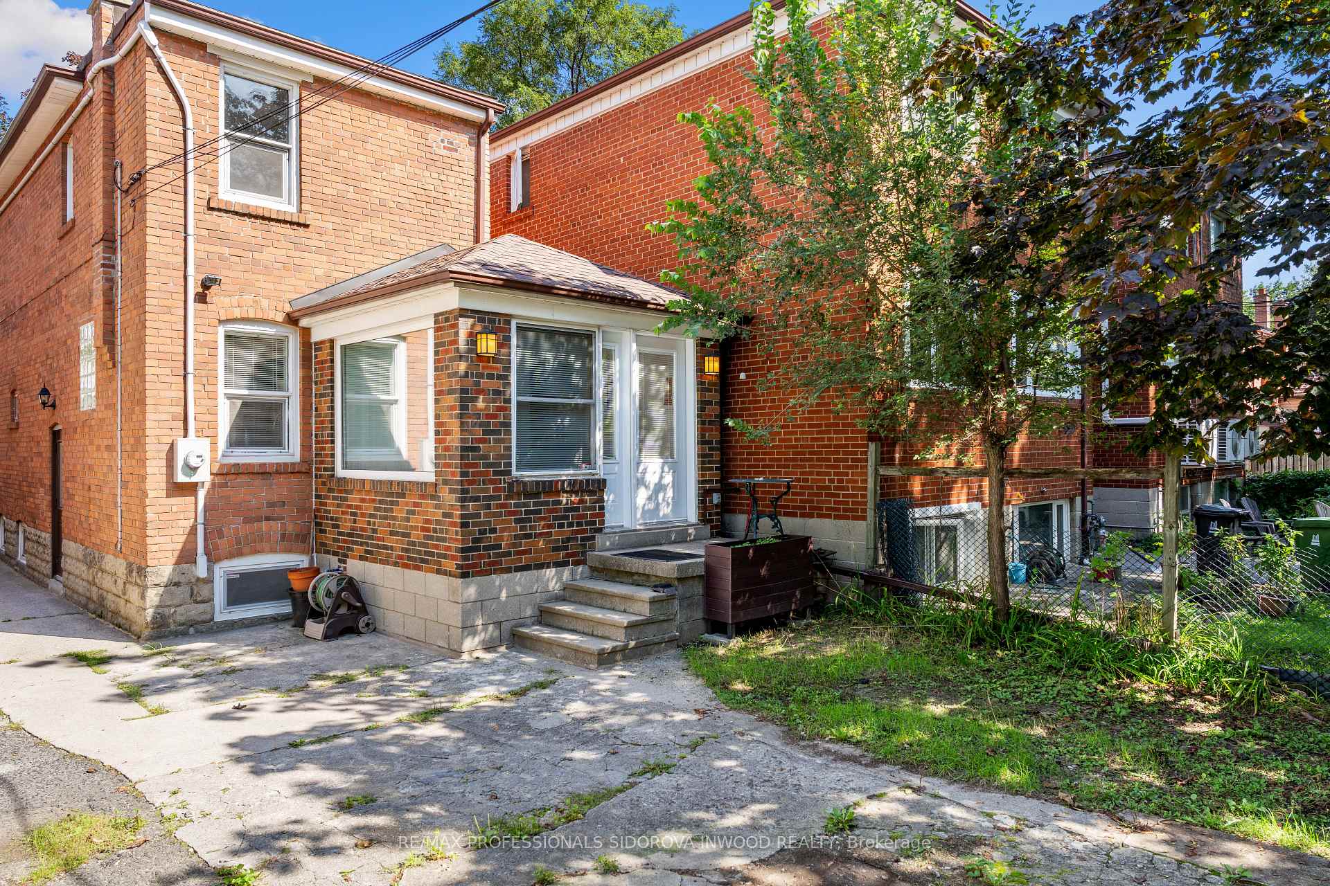 Photo 27 of 11 Winfield Avenue, Toronto, Runnymede-Bloor West Village — HOMEH