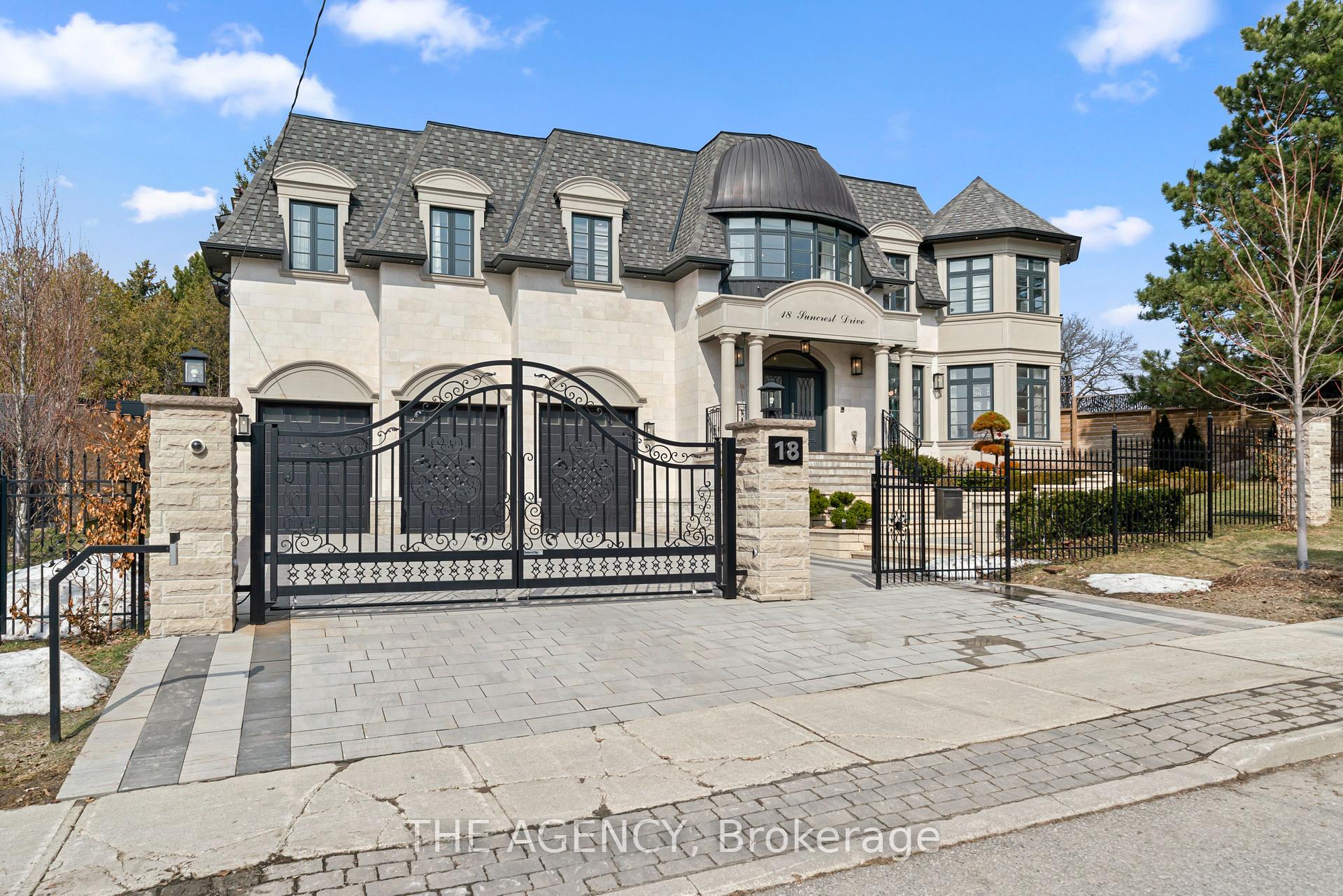 Photo 3 of 18 Suncrest Drive, North York, Bridle Path-Sunnybrook-York Mills — HOMEH