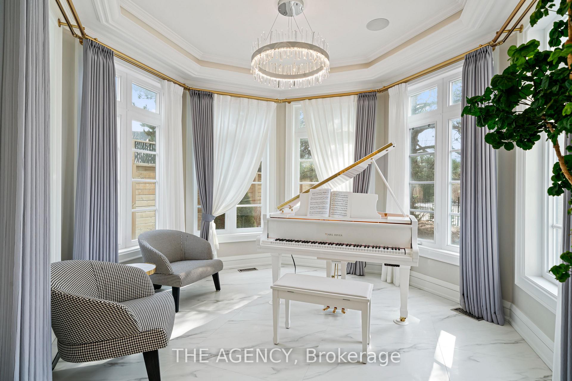 Photo 11 of 18 Suncrest Drive, North York, Bridle Path-Sunnybrook-York Mills — HOMEH