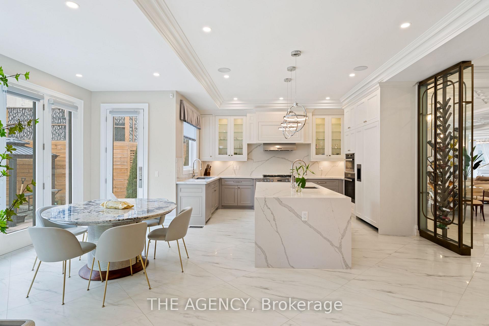Photo 23 of 18 Suncrest Drive, North York, Bridle Path-Sunnybrook-York Mills — HOMEH