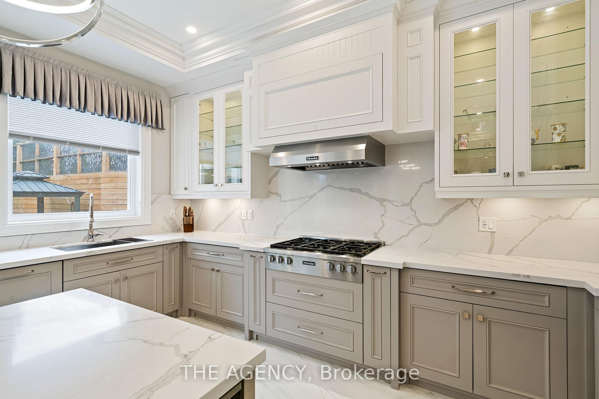 Photo 25 of 18 Suncrest Drive, North York, Bridle Path-Sunnybrook-York Mills — HOMEH