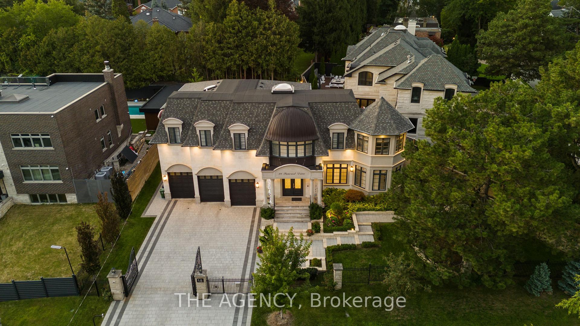 Photo 4 of 18 Suncrest Drive, North York, Bridle Path-Sunnybrook-York Mills — HOMEH