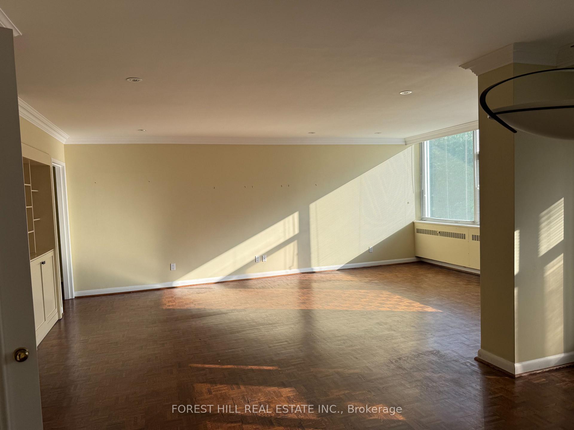 Photo 3 of Unit 405, 500 Avenue Road, Toronto, Casa Loma — HOMEH