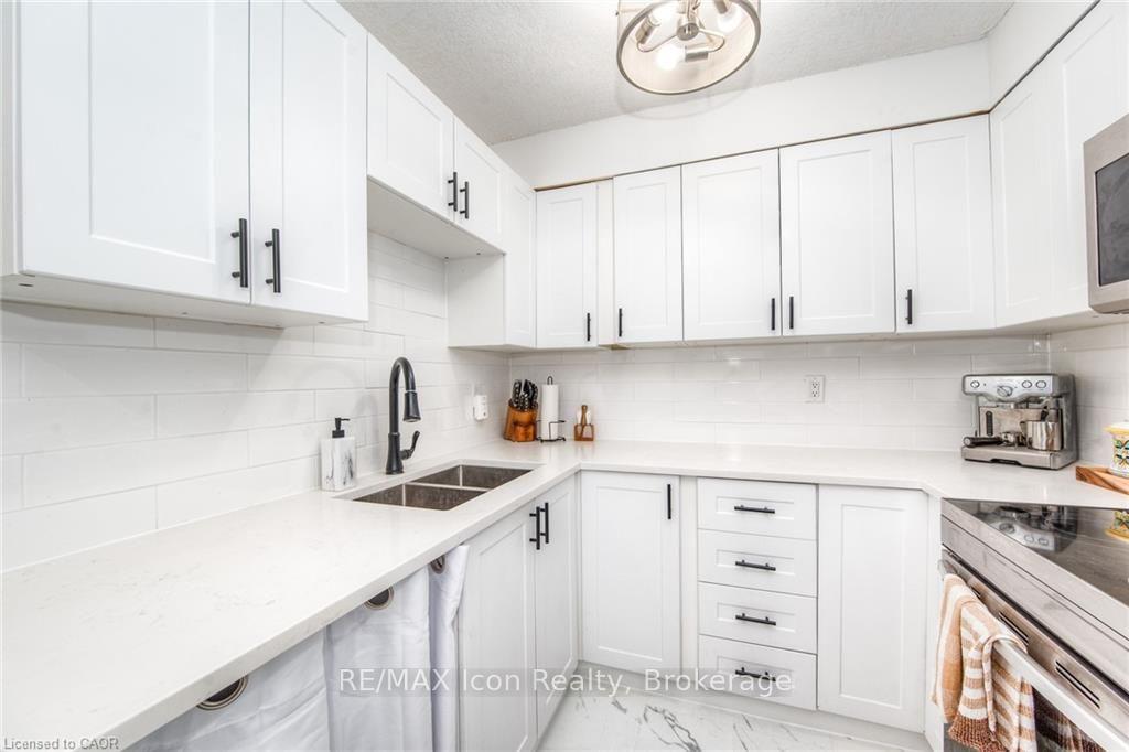 Photo 2 of Unit 402, 225 Harvard Place, Waterloo, Lincoln Heights — HOMEH