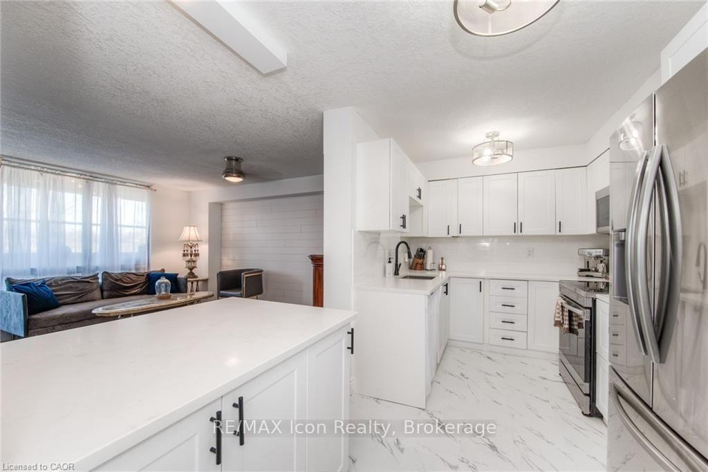 Photo 3 of Unit 402, 225 Harvard Place, Waterloo, Lincoln Heights — HOMEH