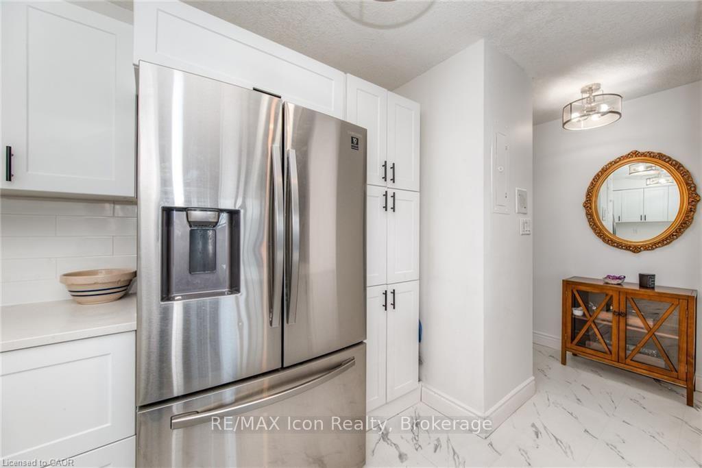 Photo 4 of Unit 402, 225 Harvard Place, Waterloo, Lincoln Heights — HOMEH
