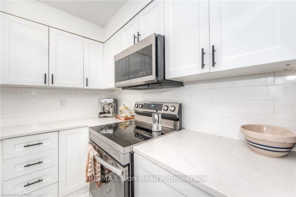 Photo 5 of Unit 402, 225 Harvard Place, Waterloo, Lincoln Heights — HOMEH