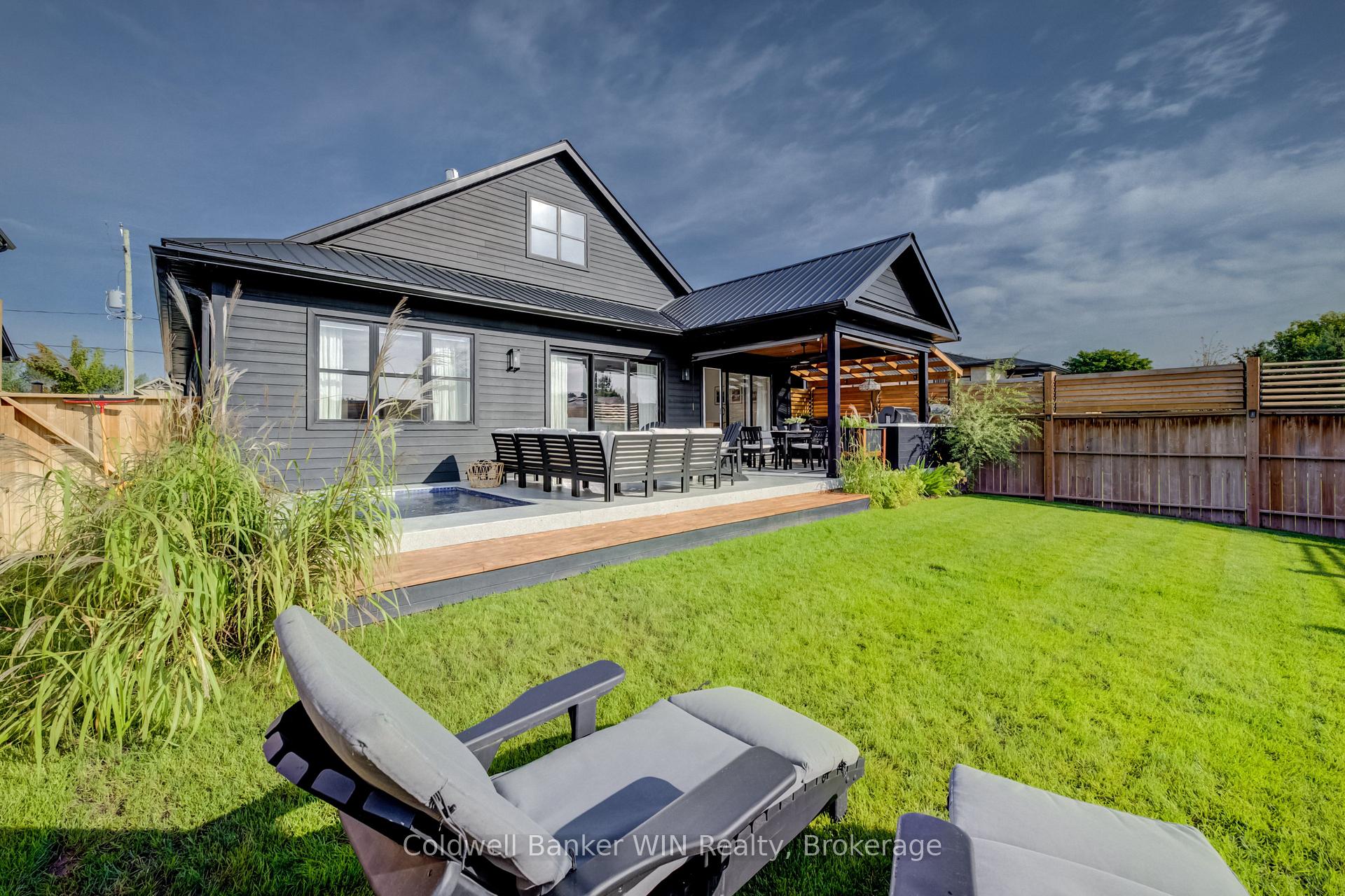 Photo of 420 Wellington Street E