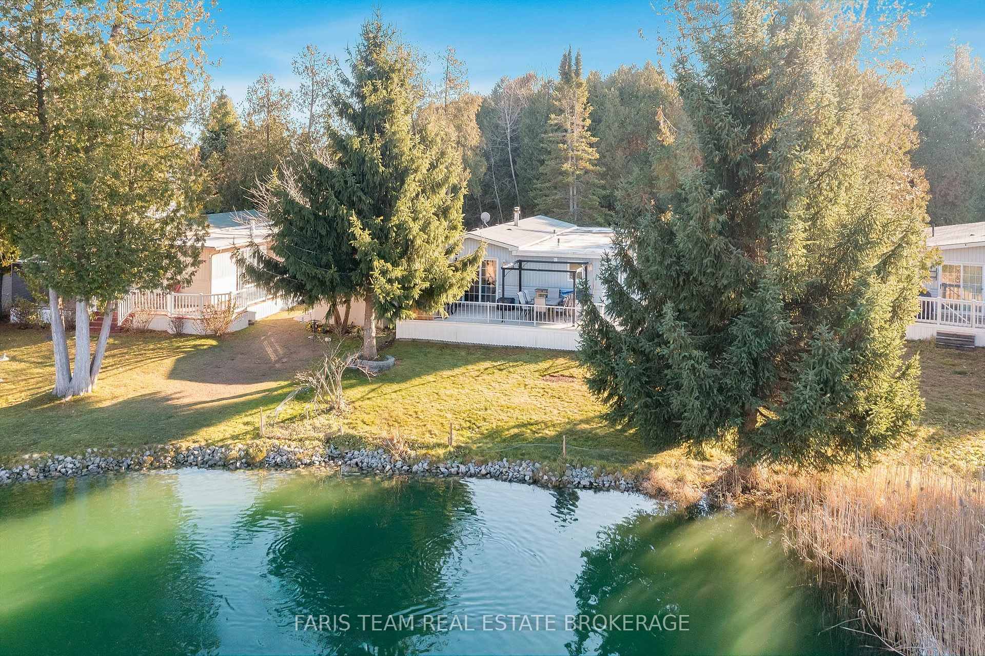 Photo 2 of 3 St James Place, Wasaga Beach — HOMEH