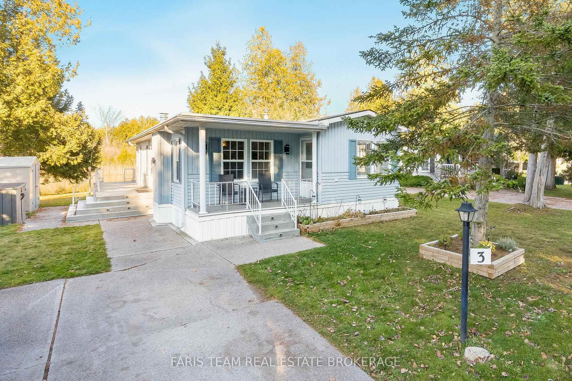 Photo 3 of 3 St James Place, Wasaga Beach — HOMEH