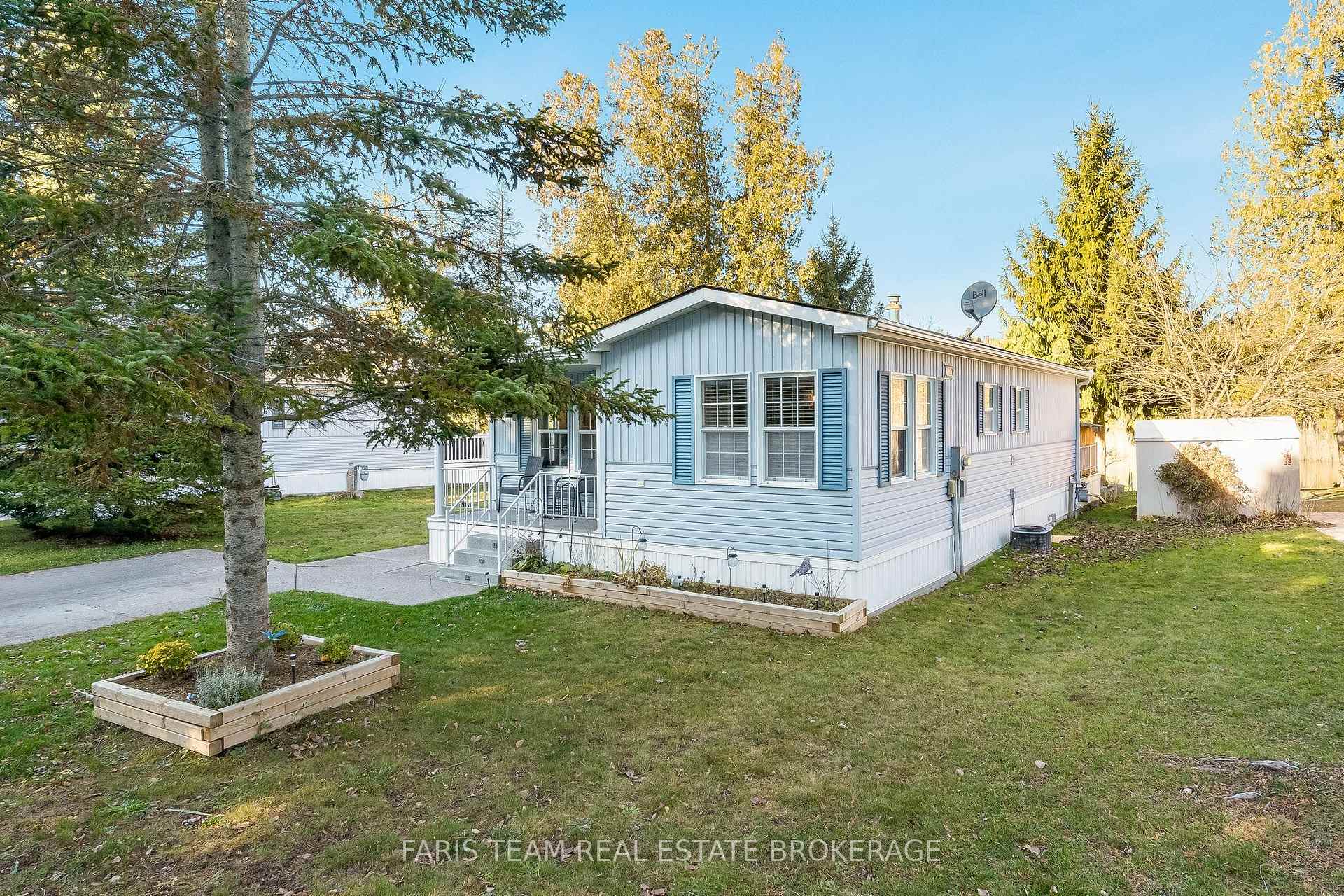 Photo 5 of 3 St James Place, Wasaga Beach — HOMEH