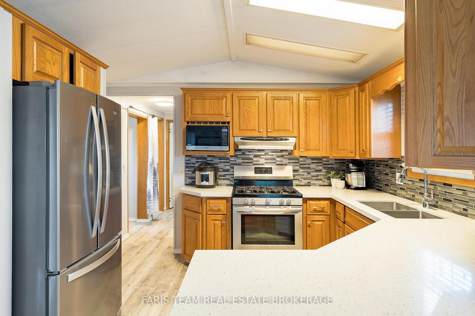 Photo 6 of 3 St James Place, Wasaga Beach — HOMEH