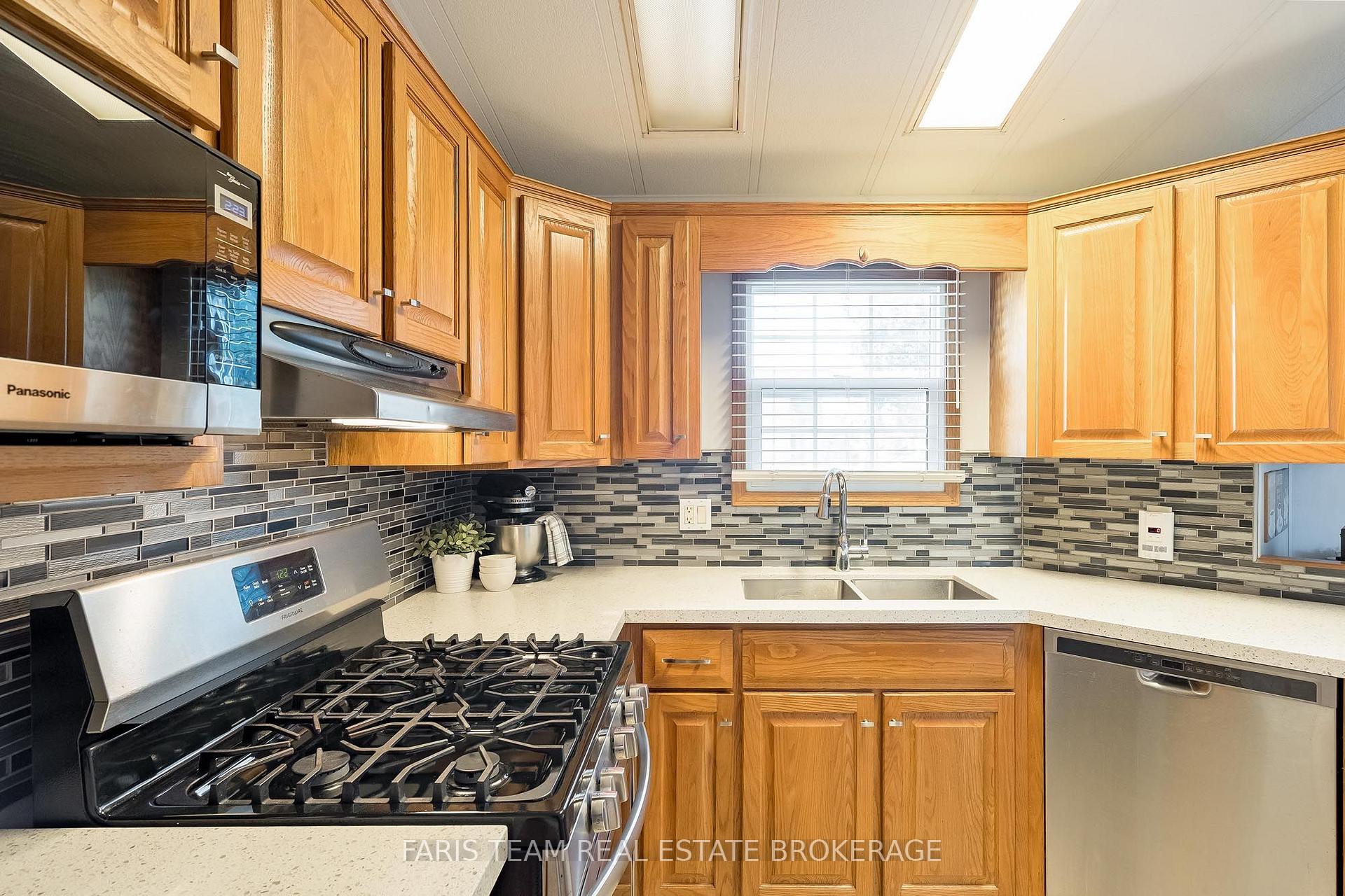 Photo 8 of 3 St James Place, Wasaga Beach — HOMEH