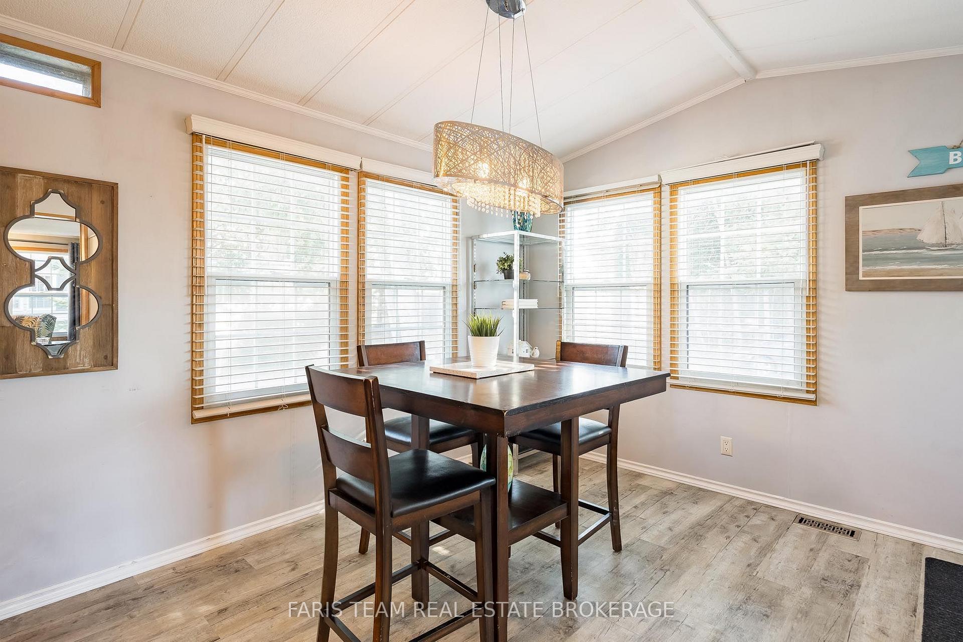 Photo 10 of 3 St James Place, Wasaga Beach — HOMEH