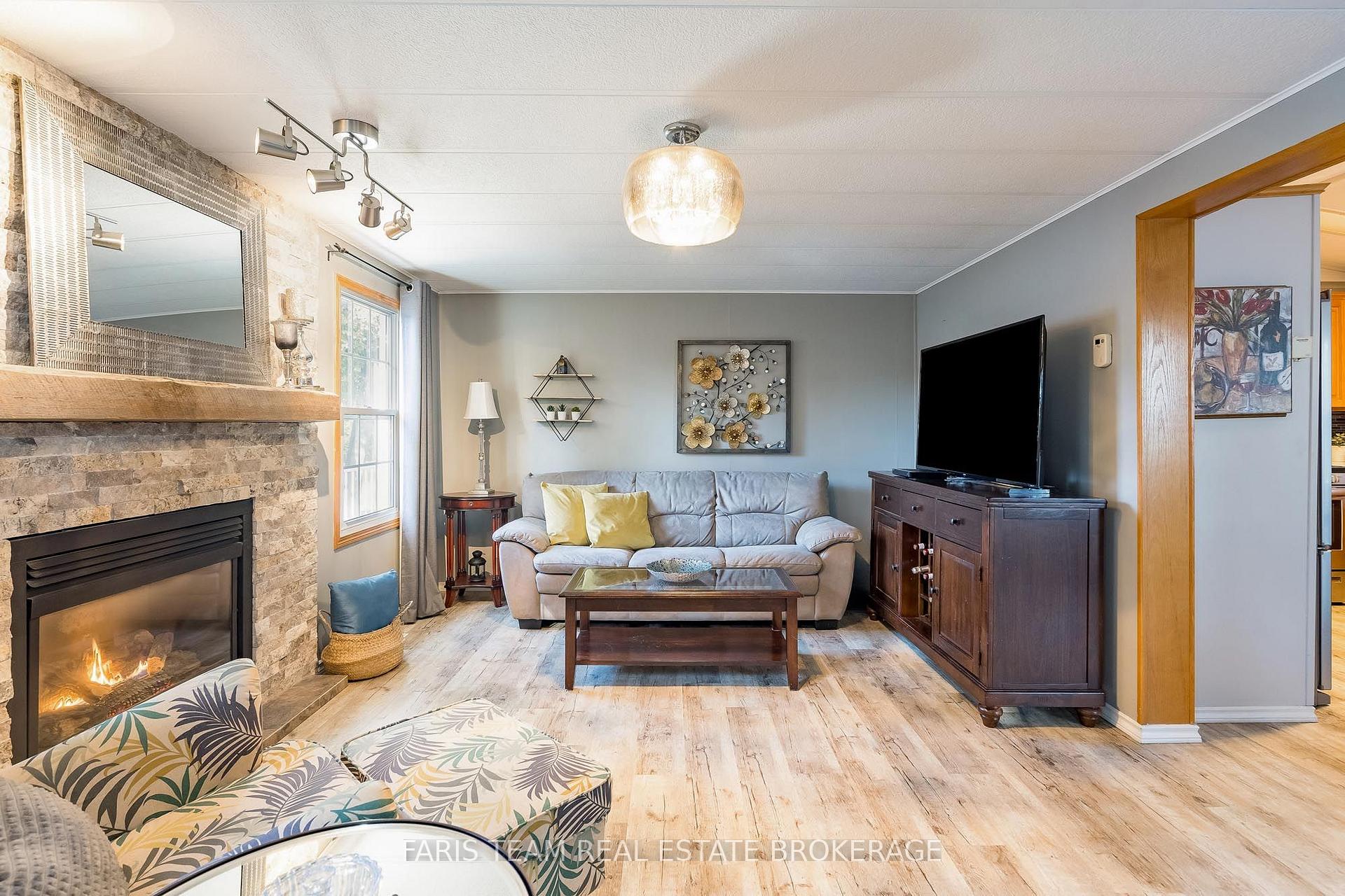Photo 13 of 3 St James Place, Wasaga Beach — HOMEH