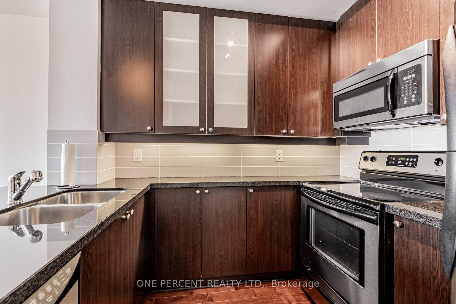 Photo 9 of Unit 401, 21 Upper Duke Crescent, Markham, Unionville — HOMEH
