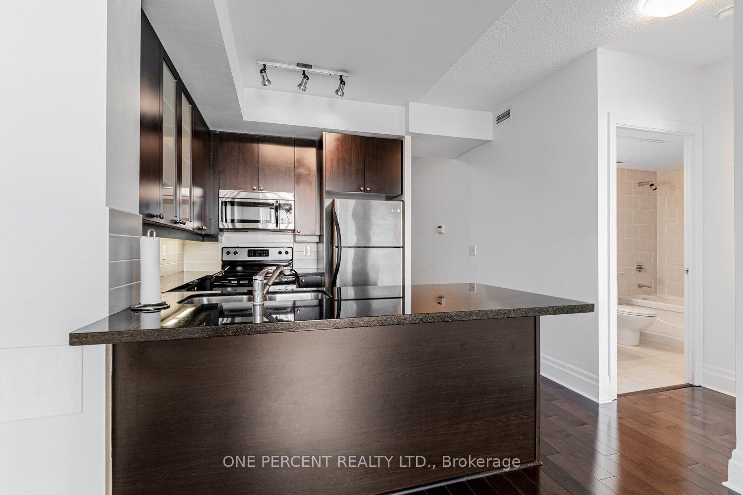 Photo 11 of Unit 401, 21 Upper Duke Crescent, Markham, Unionville — HOMEH