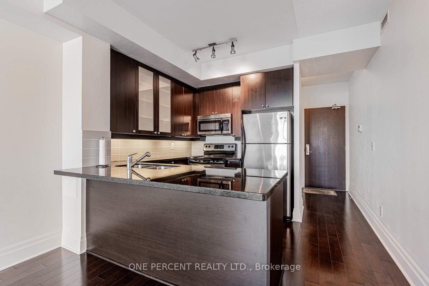 Photo 10 of Unit 401, 21 Upper Duke Crescent, Markham, Unionville — HOMEH