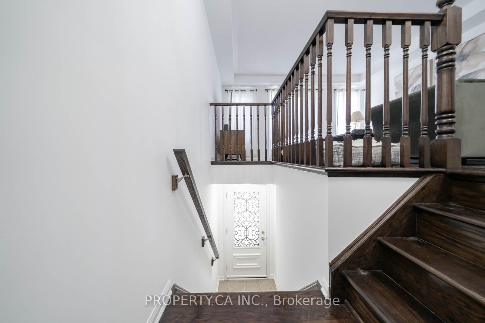 Photo 4 of 34 Ferguson Street, Scarborough, Clairlea-Birchmount — HOMEH