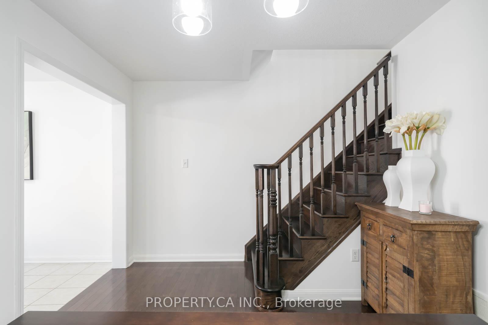 Photo 19 of 34 Ferguson Street, Scarborough, Clairlea-Birchmount — HOMEH
