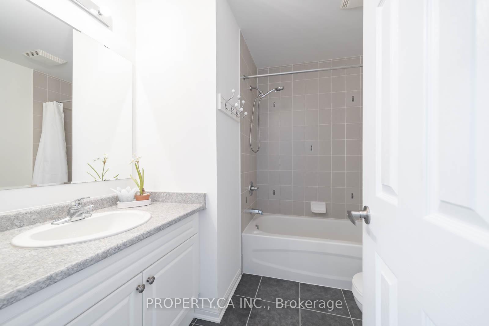 Photo 33 of 34 Ferguson Street, Scarborough, Clairlea-Birchmount — HOMEH