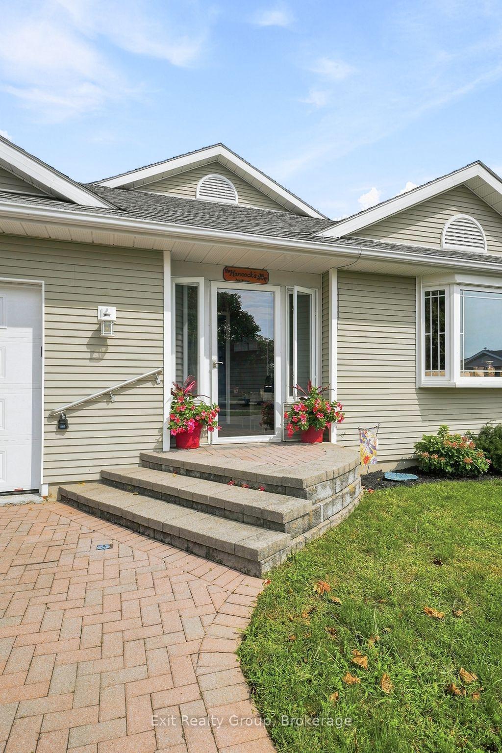 Photo 6 of 6 Heritage Drive, Prince Edward County, Wellington — HOMEH