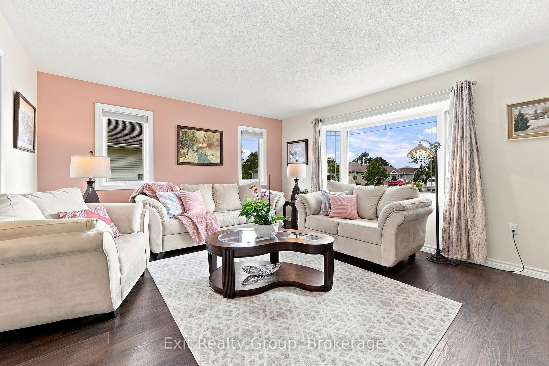 Photo 13 of 6 Heritage Drive, Prince Edward County, Wellington — HOMEH