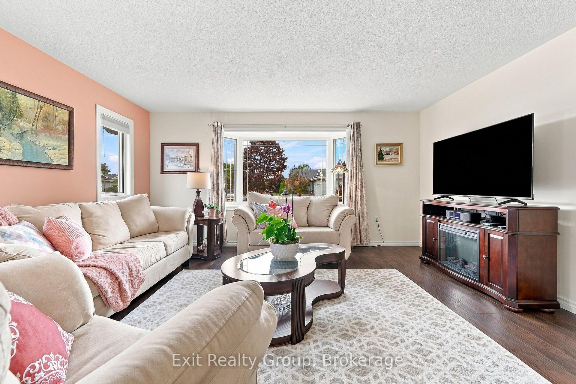 Photo 14 of 6 Heritage Drive, Prince Edward County, Wellington — HOMEH