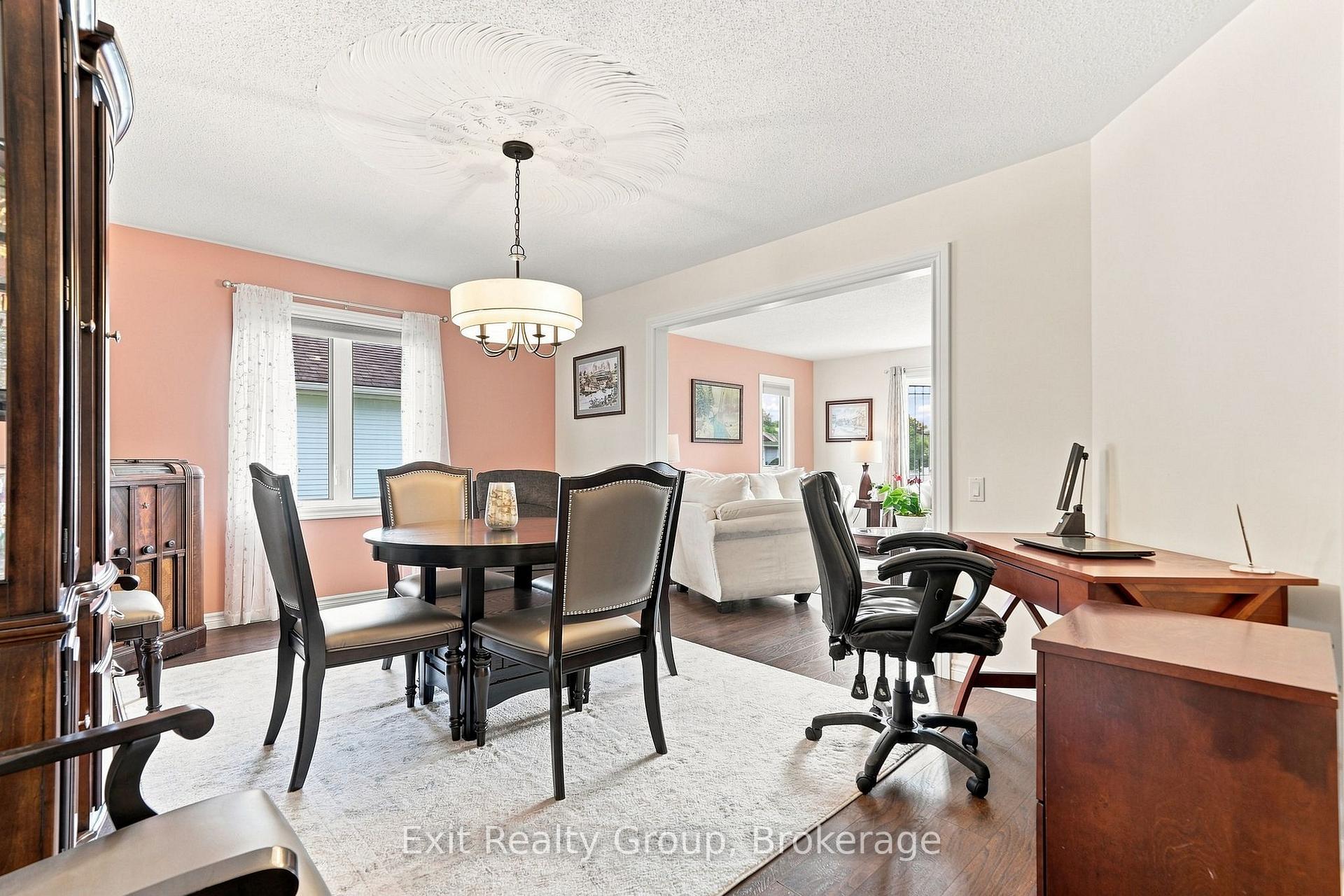 Photo 18 of 6 Heritage Drive, Prince Edward County, Wellington — HOMEH
