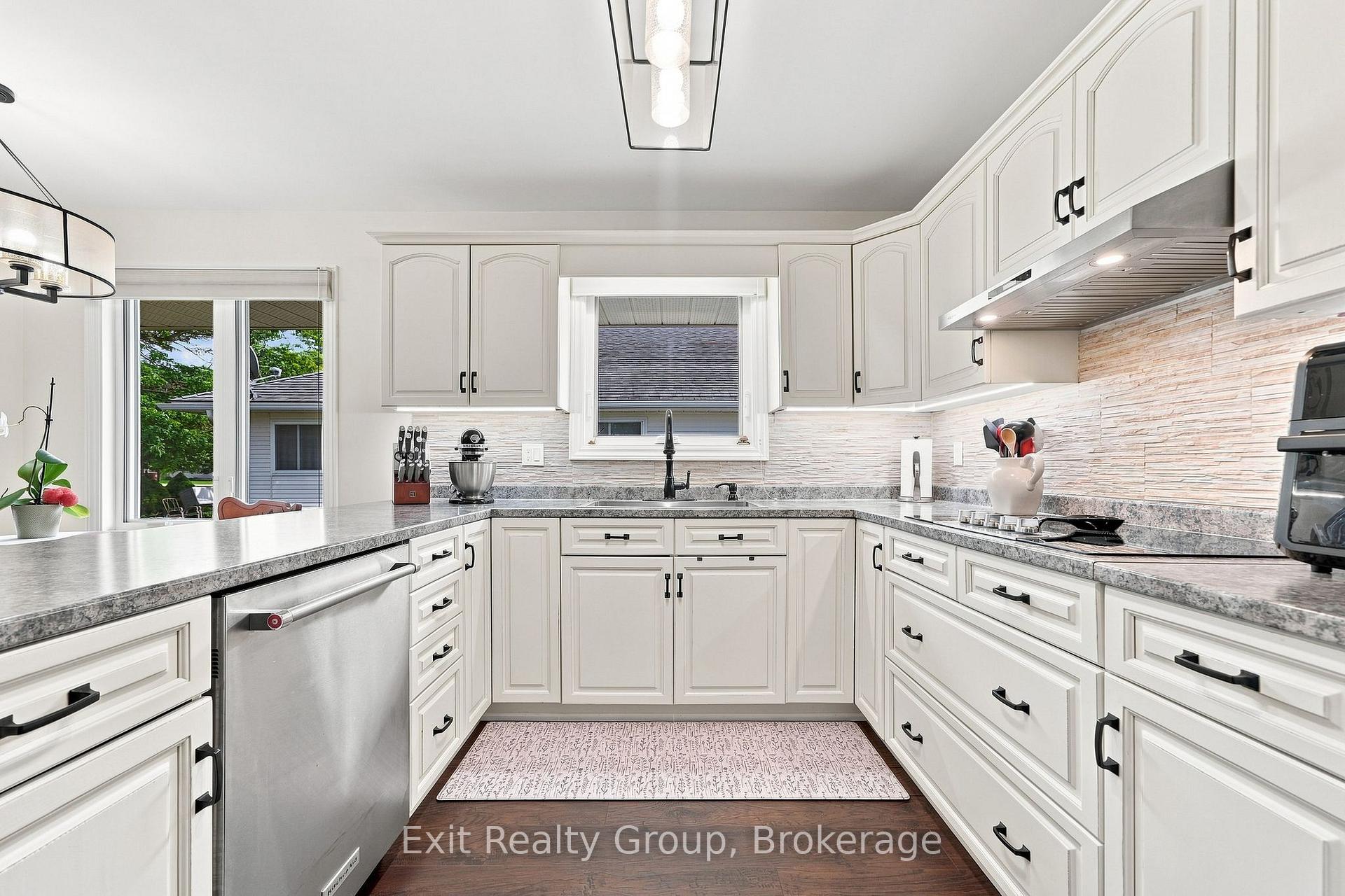 Photo 19 of 6 Heritage Drive, Prince Edward County, Wellington — HOMEH