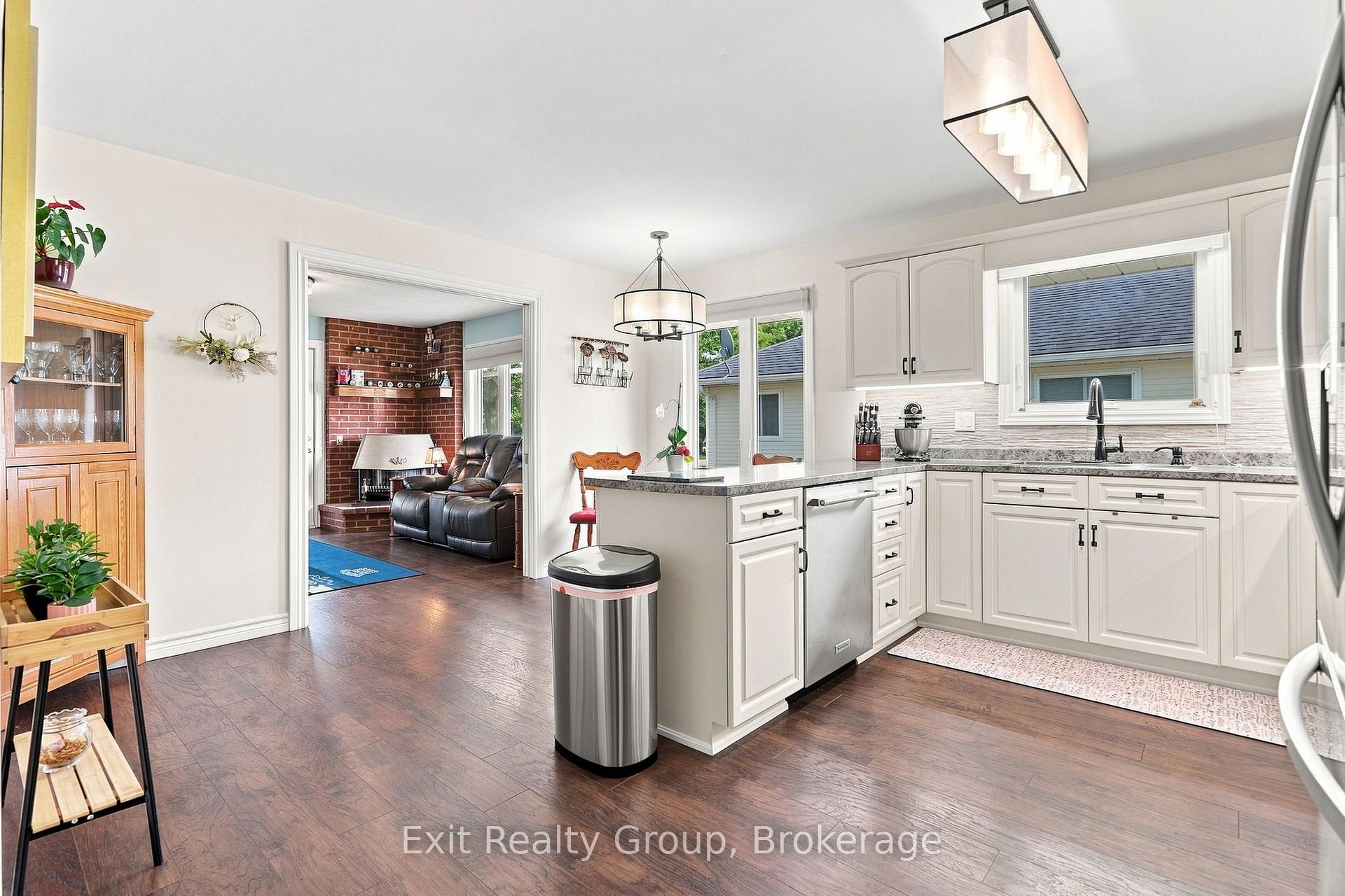 Photo 22 of 6 Heritage Drive, Prince Edward County, Wellington — HOMEH