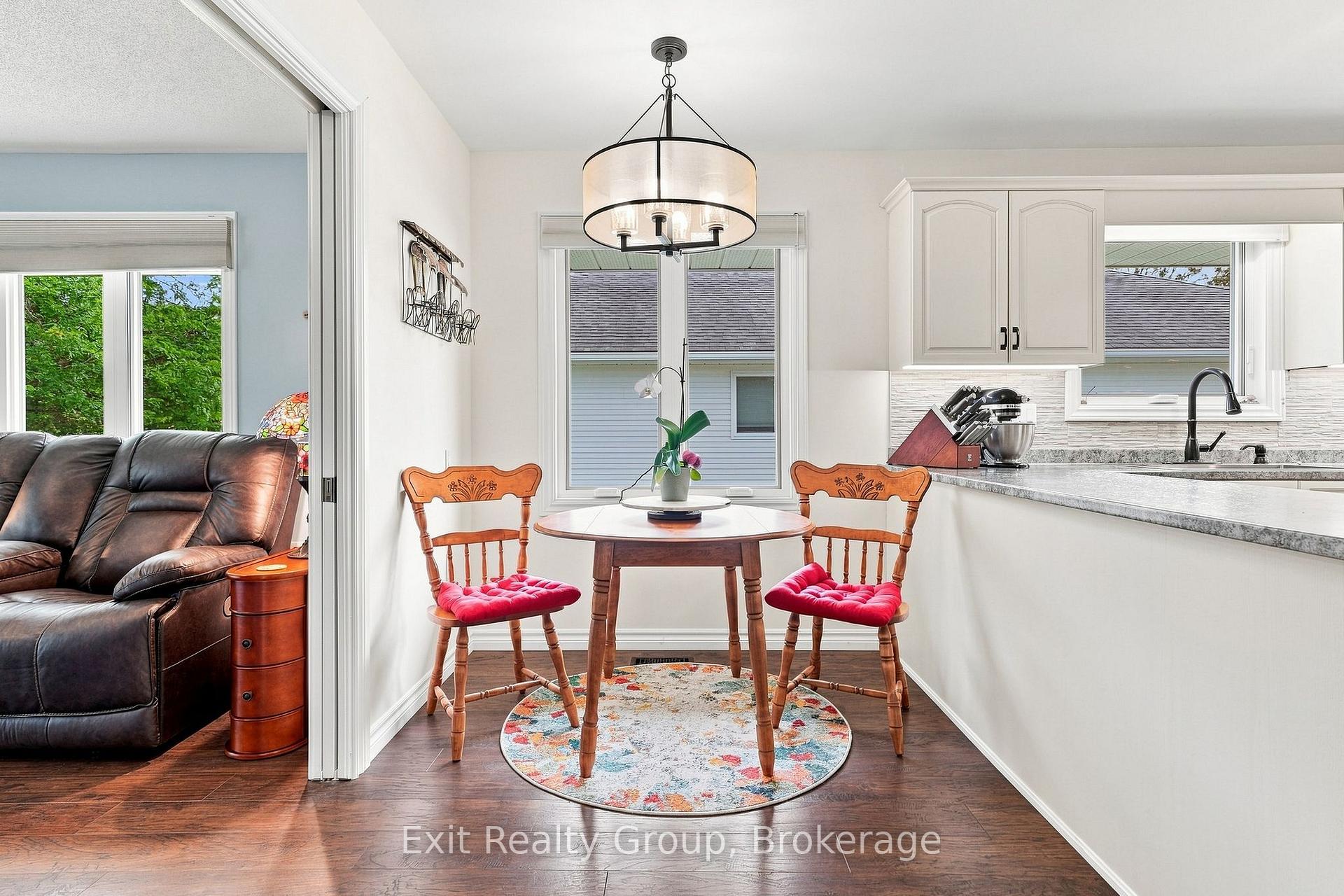 Photo 27 of 6 Heritage Drive, Prince Edward County, Wellington — HOMEH