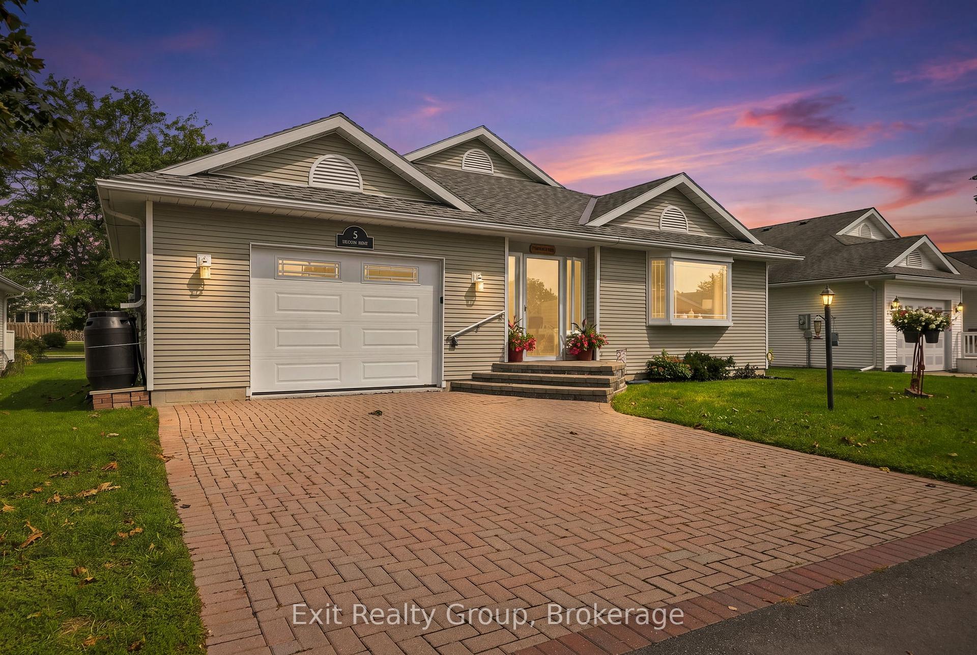Photo 2 of 6 Heritage Drive, Prince Edward County, Wellington — HOMEH